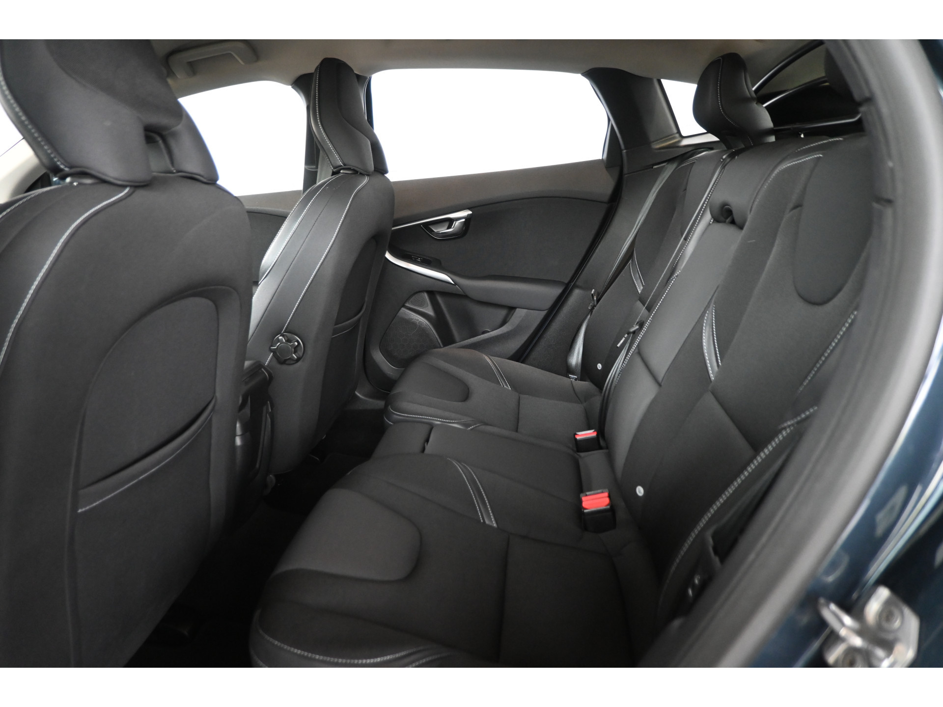Volvo V40 2.0 T2 Momentum Nap Clima Cruise control Trekhaak Navigatie Stoelverwarming Goed onderhouden! Inruil Mogelijk!