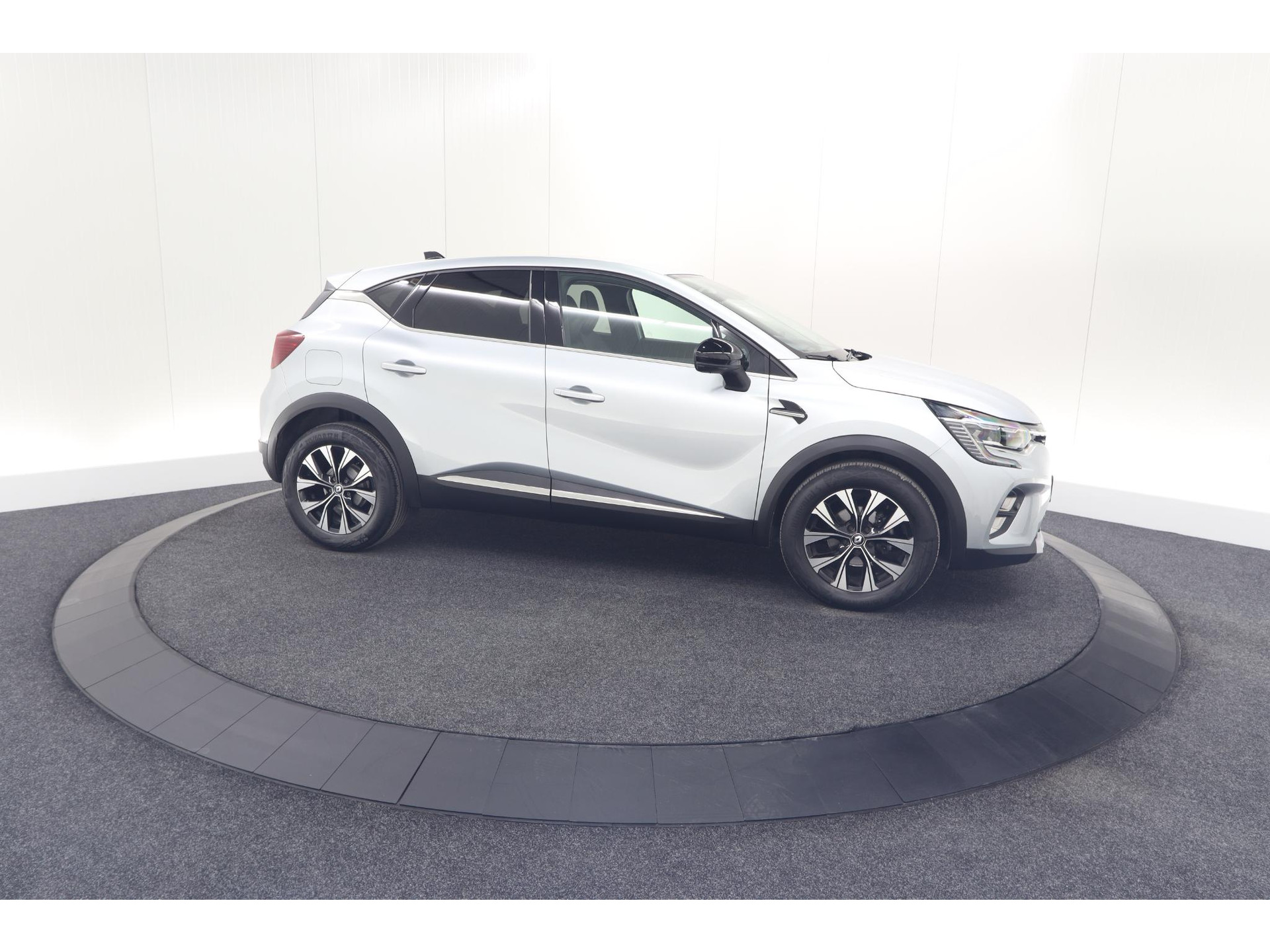 Renault Captur Mild Hybrid 140 EDC Techno | Camera | 9.3 Inch Groot Scherm | Stoelverwarming | Apple Carplay