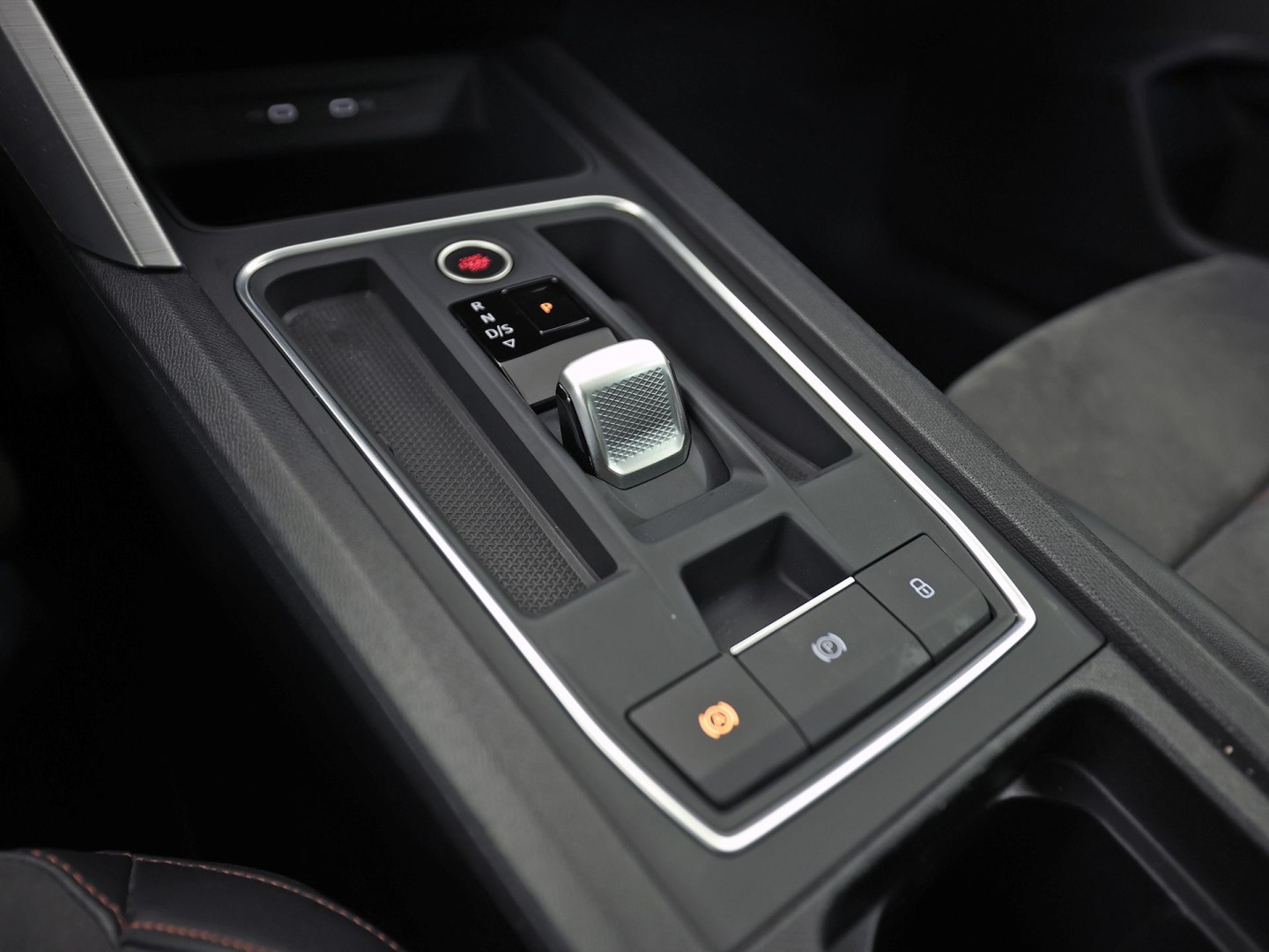 SEAT Leon 1.4 TSI eHybrid PHEV FR 204Pk Automaat (PANORAMADAK, SOH 97,5%, APPLE CARPLAY, MEMORY SEAT, LEDER/ALCANTARA, CAMERA, GETINT GLAS, KEYLESS, ADAPTIVE CRUISE, ZWART HEMEL, NIEUWSTAAT)