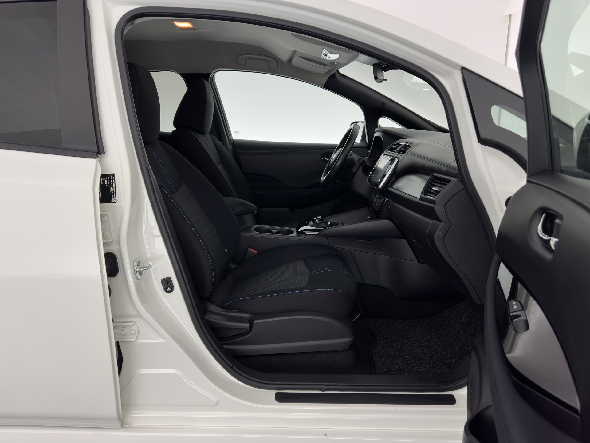 Nissan LEAF Acenta 40 kWh {SOH-90%} Aut. *ADAPTIVE-CRUISE | KEYLESS | NAVI-FULLMAP | BLIND-SPOT | DAB+ | COMFORTSEATS | DIGI-COCKPIT | PRIVACY-GLASS | CAMERA |  17"ALU*