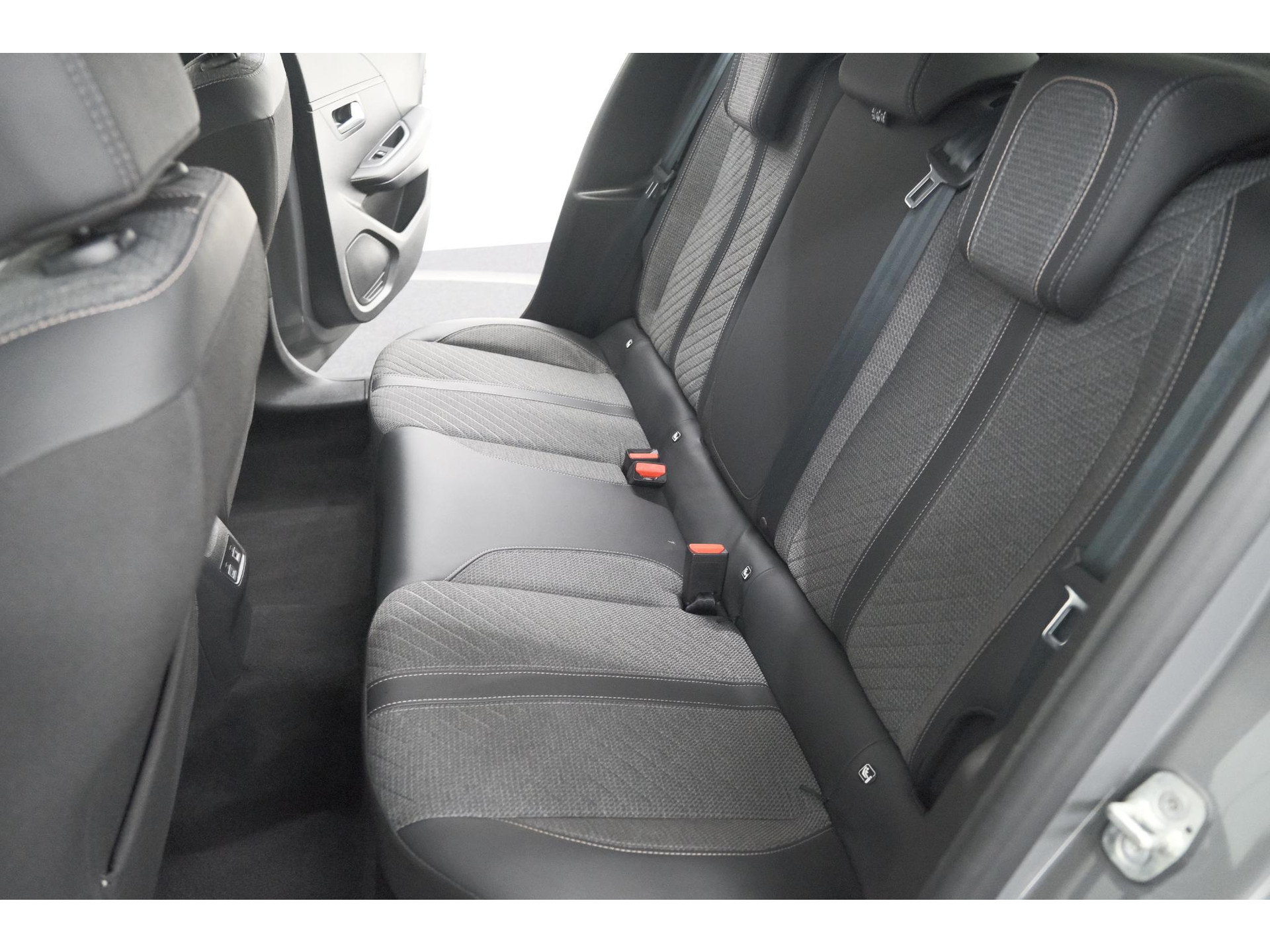 Peugeot 208 PureTech 100 Allure | Gris Selenium | Apple Carplay | Parkeersensoren | Climate Control