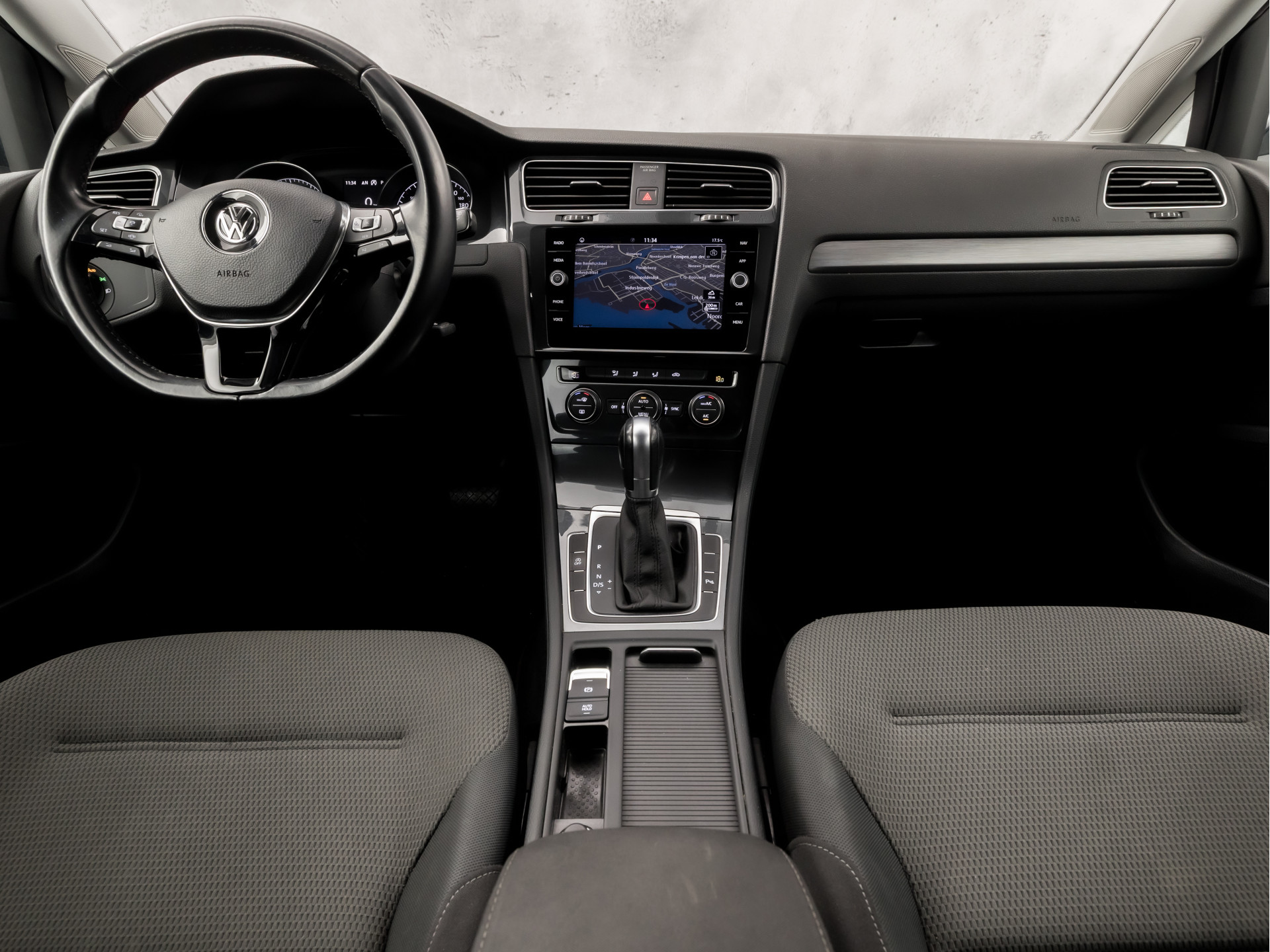 Volkswagen Golf Variant 1.0 TSI Sportline 116Pk Automaat (GROOT NAVI, APPLE CARPLAY, CLIMATE, ADAPTIVE CRUISE, PARKEERSENSOREN, LM VELGEN, NIEUWE APK, NIEUWSTAAT)