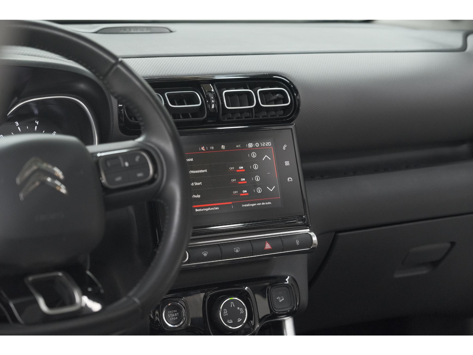 Citroen C3 Aircross PureTech 110 EAT6 Shine | Trekhaak | Panoramadak | Head-Up Display | Camera | Navigatie