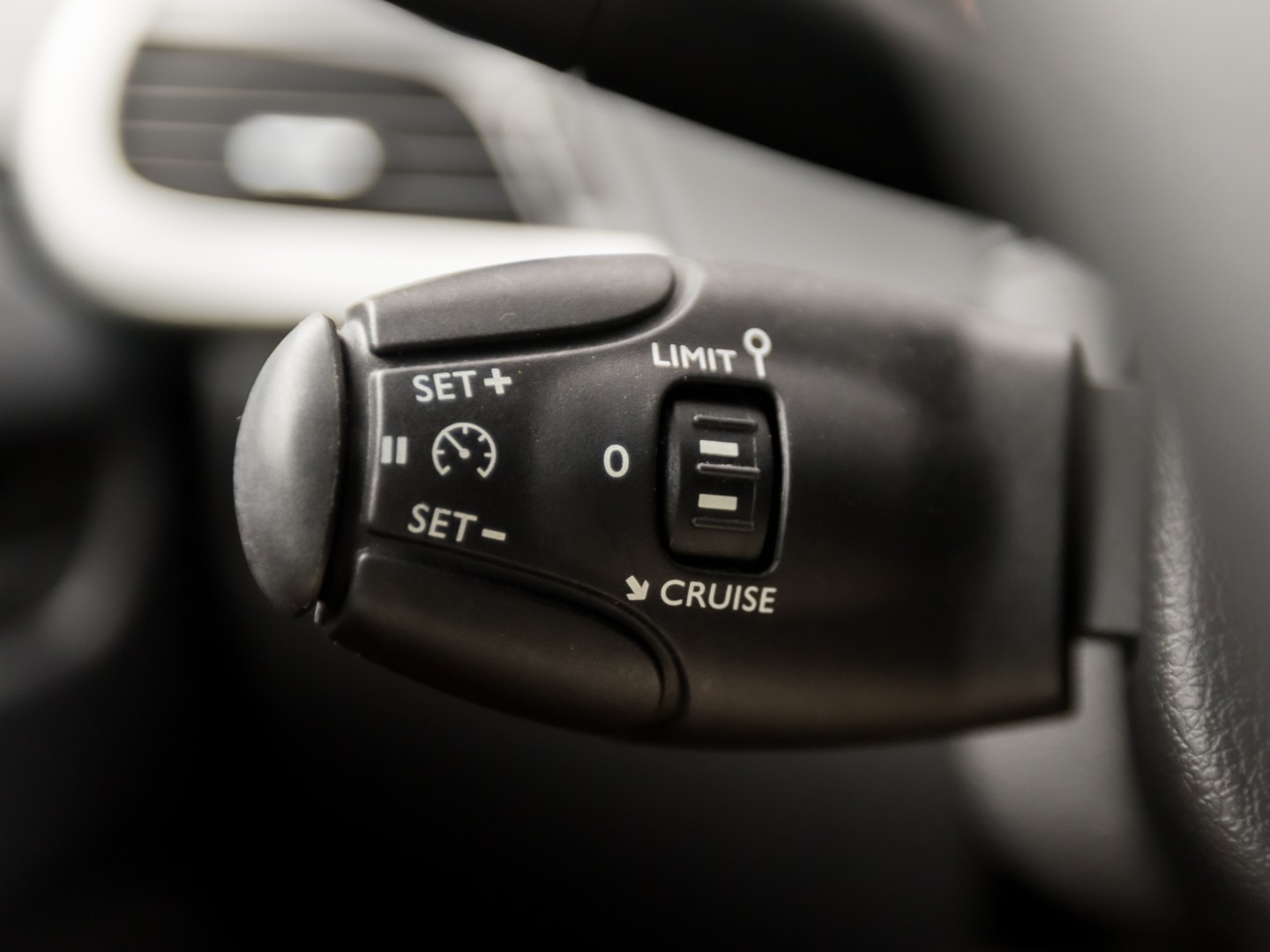 Peugeot 207 CC 1.6 VTi Sport (CLIMATE, TREKHAAK, CRUISE, SPORTSTOELEN, ELEKTRISCHE KAP, PARKEERSENSOREN, ELEK PAKKET, NIEUWSTAAT)