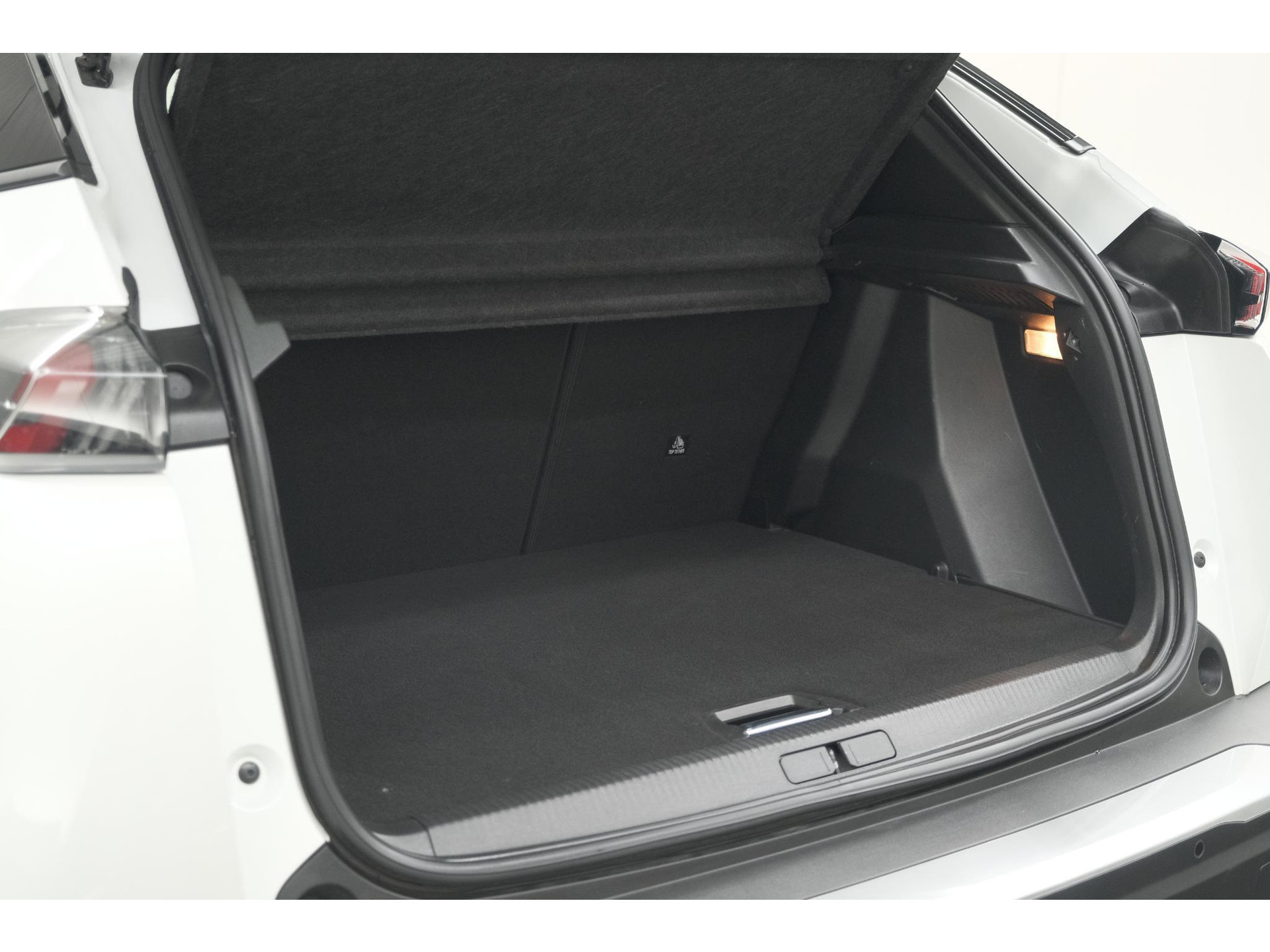 Peugeot 2008 PureTech 102 Allure Pack | Allseason Banden | Parkeersensoren | Apple Carplay