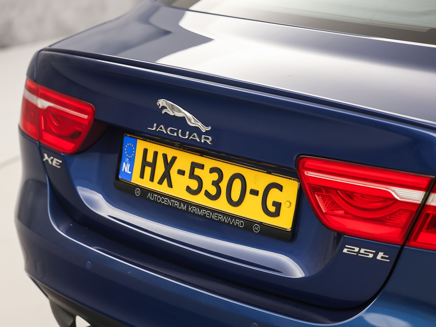 Jaguar XE 2.0 Portfolio 241Pk Automaat (NAVIGATIE, MERIDIAN AUDIO, LEDER, ELEK SPORTSTOELEN, LANE ASSIST, STUURWIEL VERWARMD, ZWART HEMEL, NIEUWSTAAT)