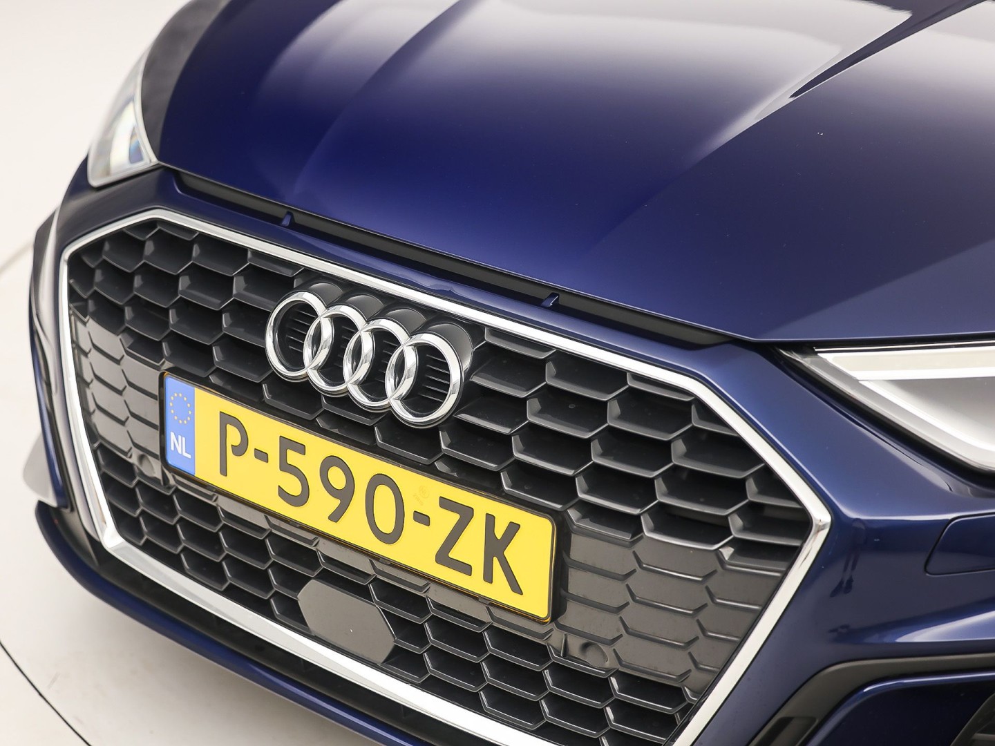 Audi A3 Sportback 30 TFSI S-Line Automaat (2X S-LINE, APPLE CARPLAY, STOELVERWARMING, PLAT S-LINE SPORTSTUUR, GETINT GLAS, SPORTSTOELEN, PARKEERSENSOREN, NIEUWSTAAT)