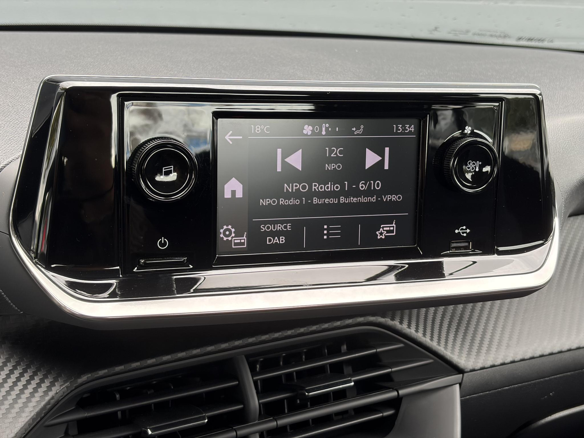 Peugeot 208 1.2 PureTech Like ✓Carplay✓Navi✓2e Eigenaar✓Dealer Onderhouden✓Airco✓Cruise✓Weinig Km✓N.A.P✓Apk tot 09-2027