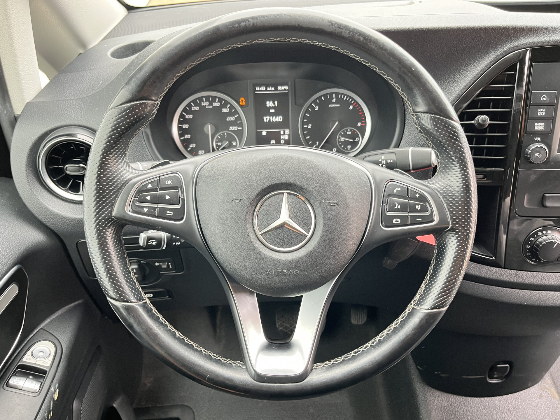 Mercedes-Benz Vito 119 1.9 CDI 190pk Automaat L2H1 9G-Tronic Climate Control Adaptieve Cruise Control Trekhaak Navigatie Camera Stoelverwarming