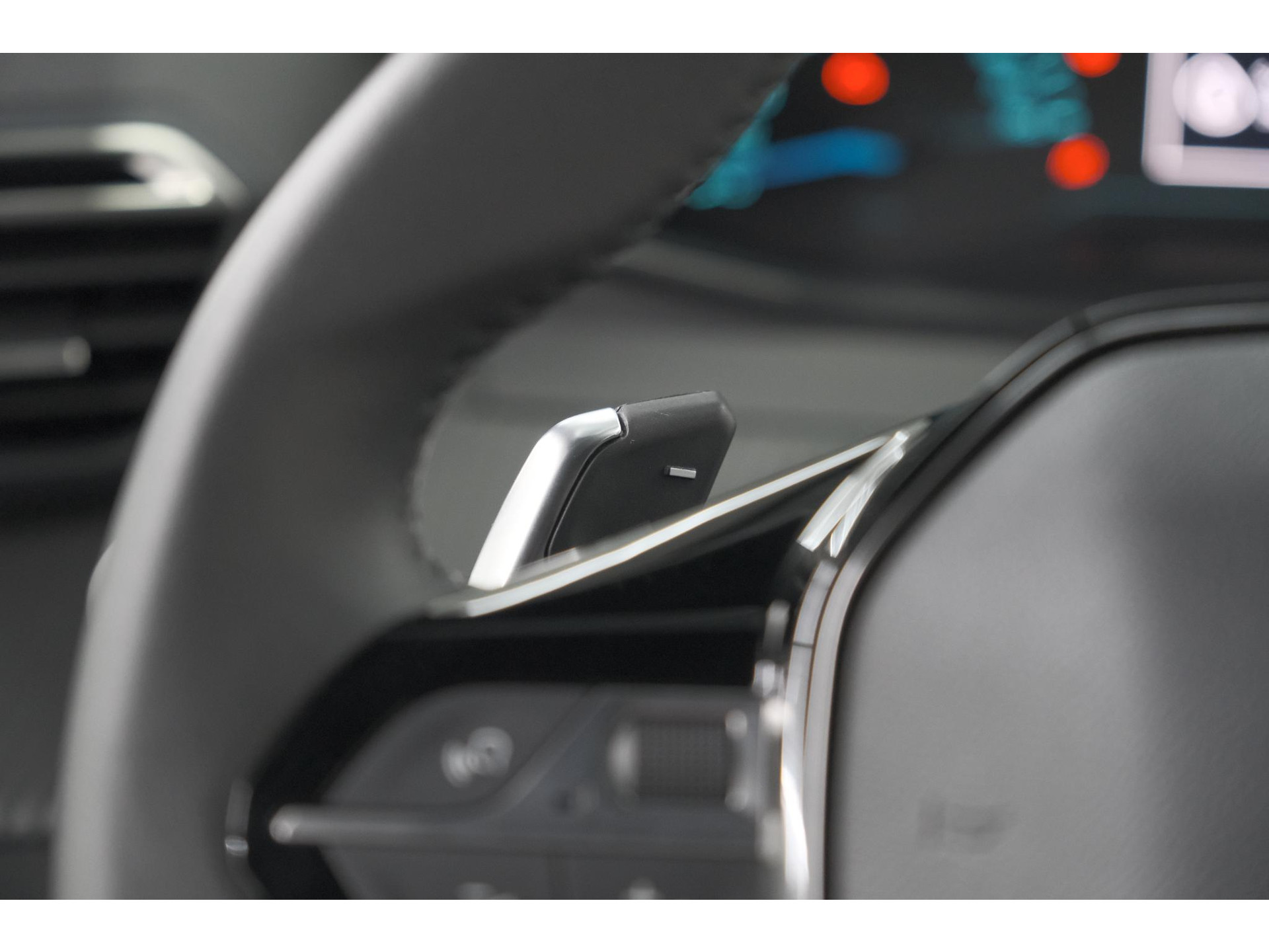 Peugeot 2008 Hybrid 136 e-DCS6 Style | Apple Carplay | Parkeersensoren | Climate control