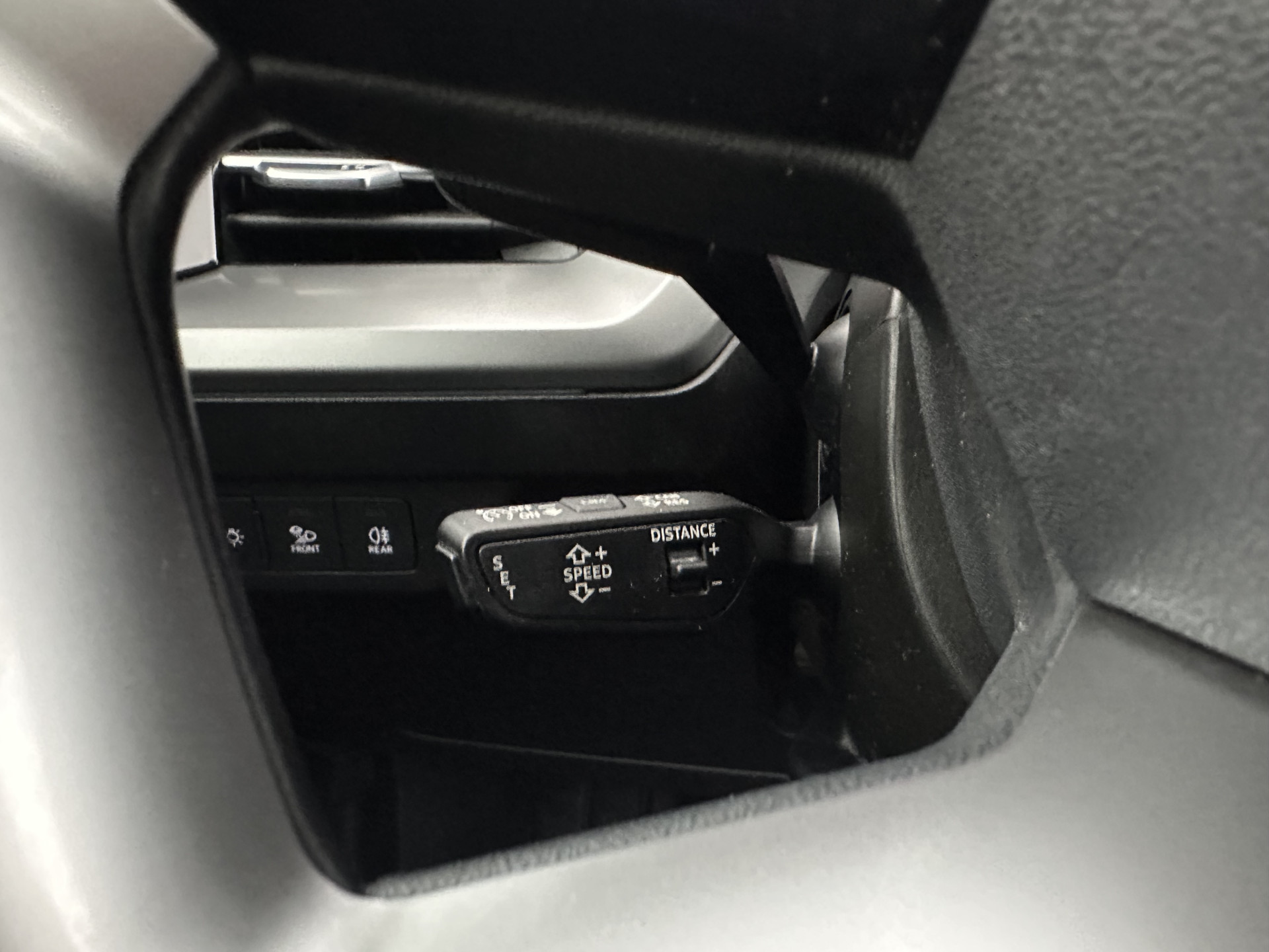 Audi Q4 e-tron 40 Launch edition Advanced Plus 77 kWh [3-Fase] {SOH-93%} (INCL-BTW) *HEATPUMP | ADAPT-CRUISE | MATRIX-LED | NAVI-FULLMAP | KEYLESS | CAMERA | DIGI-COCKPIT | DAB | AMBIENT-LIGHT | HEATED-SPORTSEATS | SHIFT-PADDLES | PRIVACY-GLASS | 19''ALU*