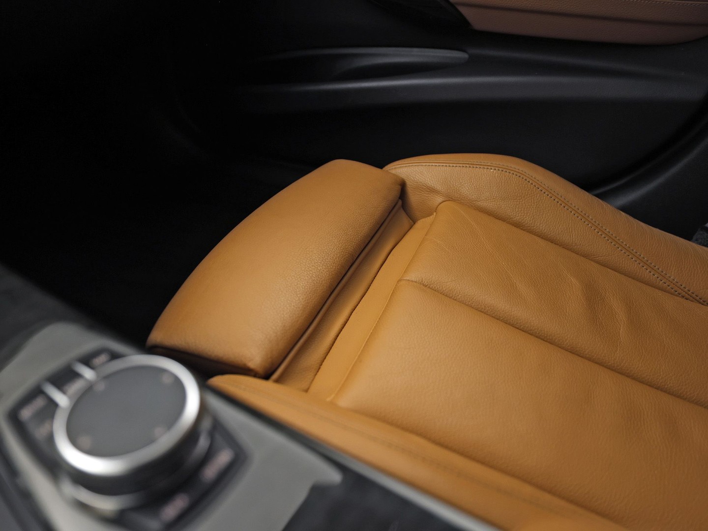 BMW 3 Serie 318i M Sport Automaat (PANORAMADAK, M PAKKET, GROOT NAVI, CAMERA, DEALER ONDERHOUDEN, COGNAC LEDER, SPORTSTOELEN, STOELVERWARMING, VIRTUAL COCKPIT, NIEUWSTAAT)