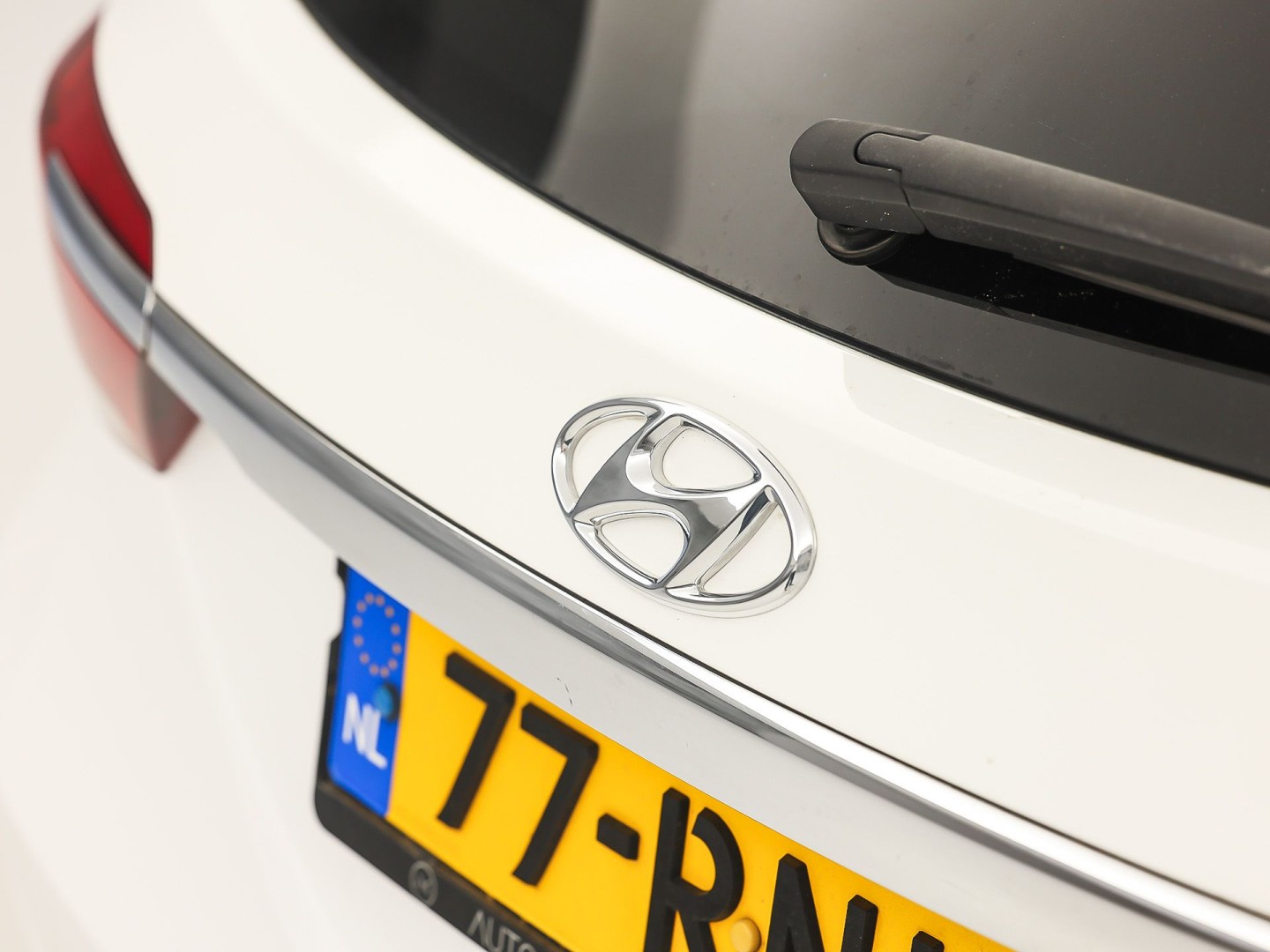 Hyundai i40 Wagon 2.0 GDI i-Catcher 177Pk Automaat (PANORAMADAK, NAVIGATIE, CAMERA, GETINT GLAS, STOELVERWARMING, ELEK SPORTSTOELEN, CRUISE, XENON, NIEUWSTAAT)