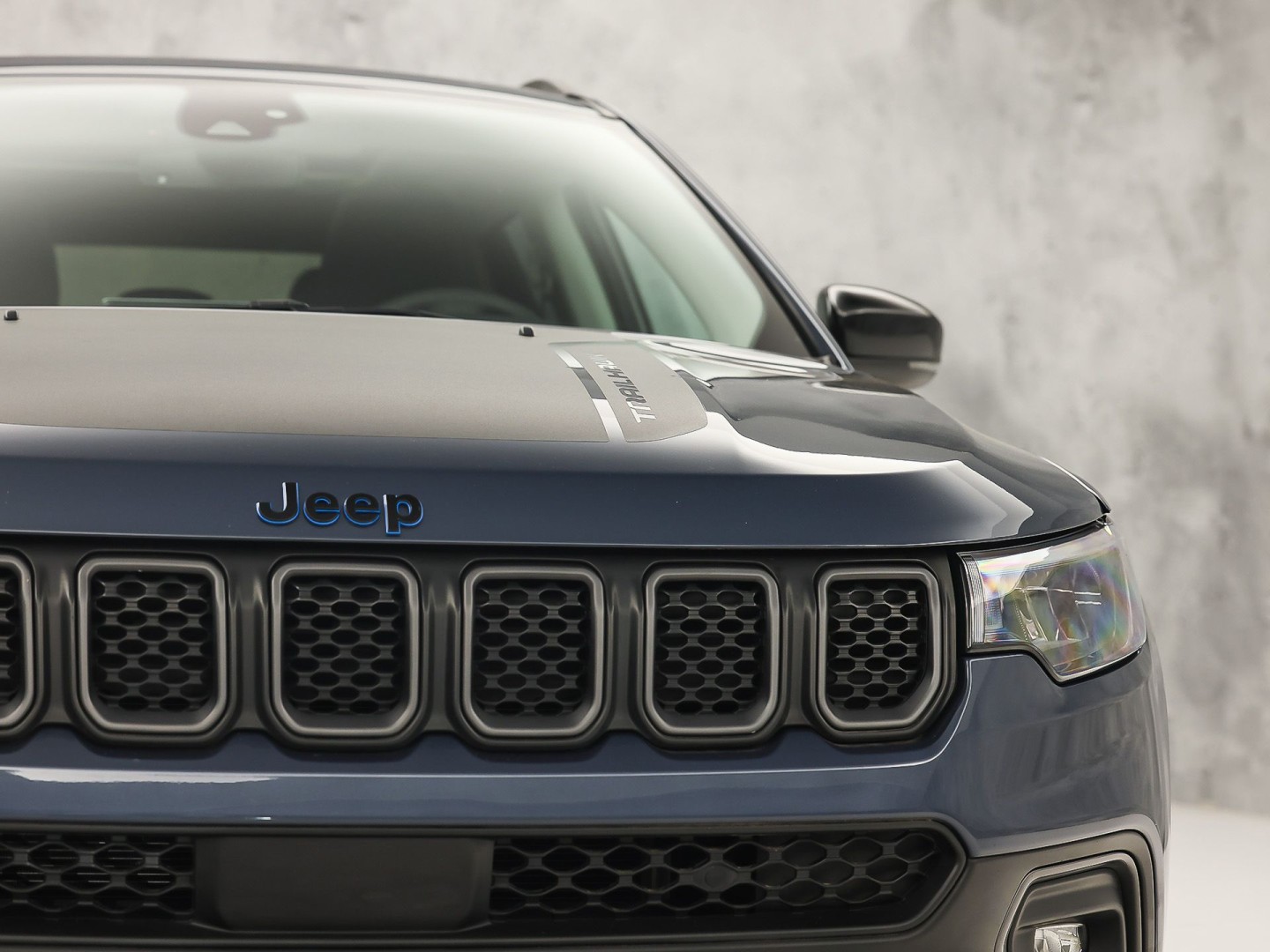 Jeep Compass 4xe 240 Plug-in Hybrid Electric Trailhawk 240Pk Automaat (PANORAMADAK, VIRTUAL COCKPIT, APPLE CARPLAY, GROOT NAVI, CAMERA, SPORTSTOELEN, GETINT GLAS, ADAPTIVE CRUISE, NIEUWSTAAT)