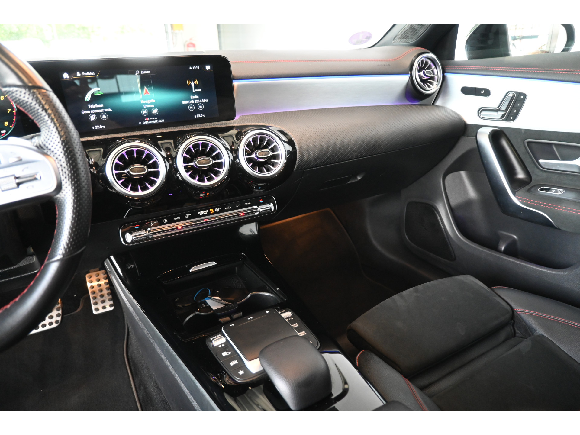 Mercedes-Benz CLA-klasse Shooting Brake 180 Automaat Business Solution AMG Clima Panoramadak Widescreen Sfeer LED Rijklaarprijs! Inruil Mogelijk!