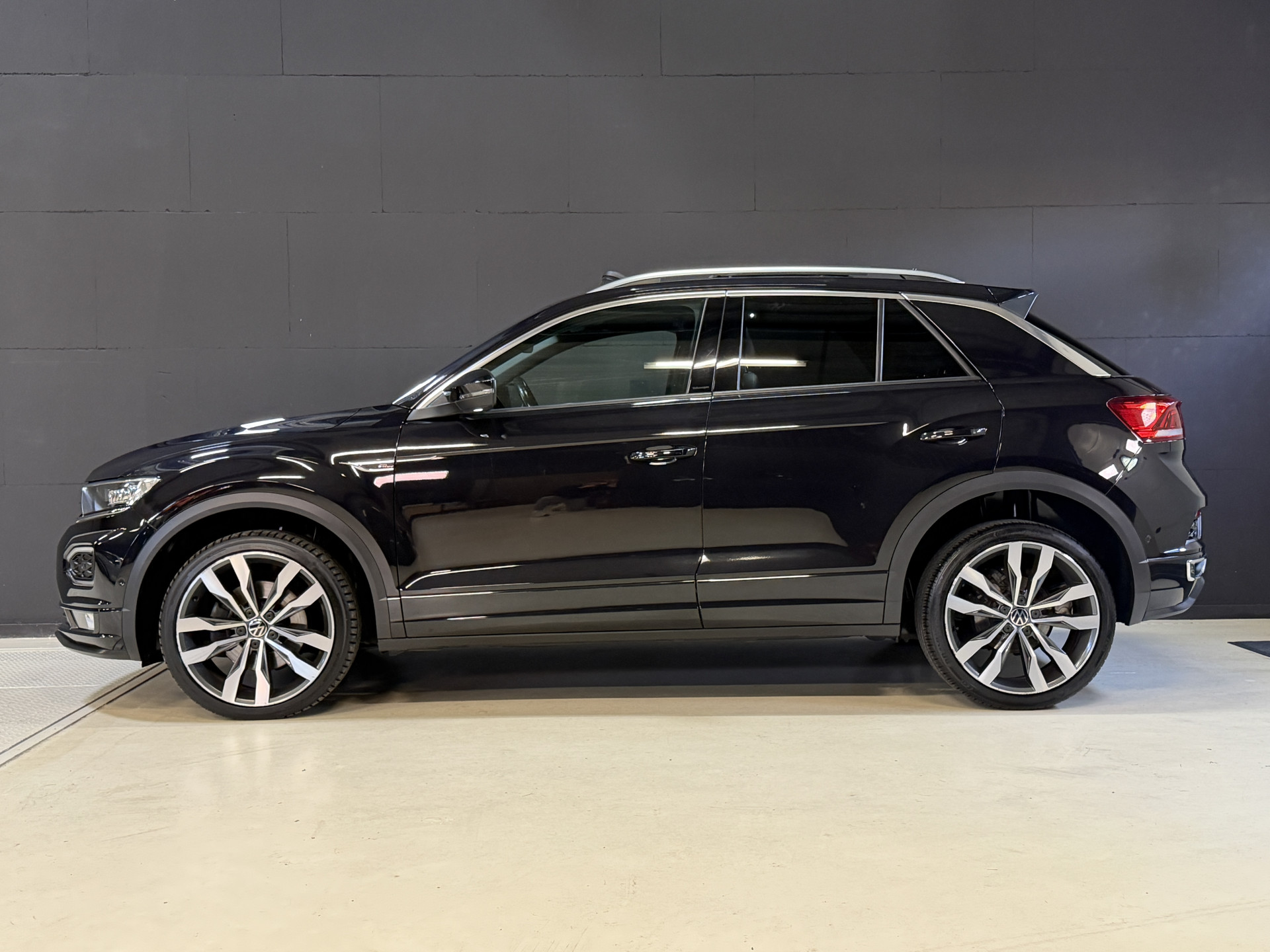 Volkswagen T-Roc 1.5 TSI Sport Business R | Pano | Camera | Stoelverw. | Adaptive cruise | Full LED | Dodehoeksensor