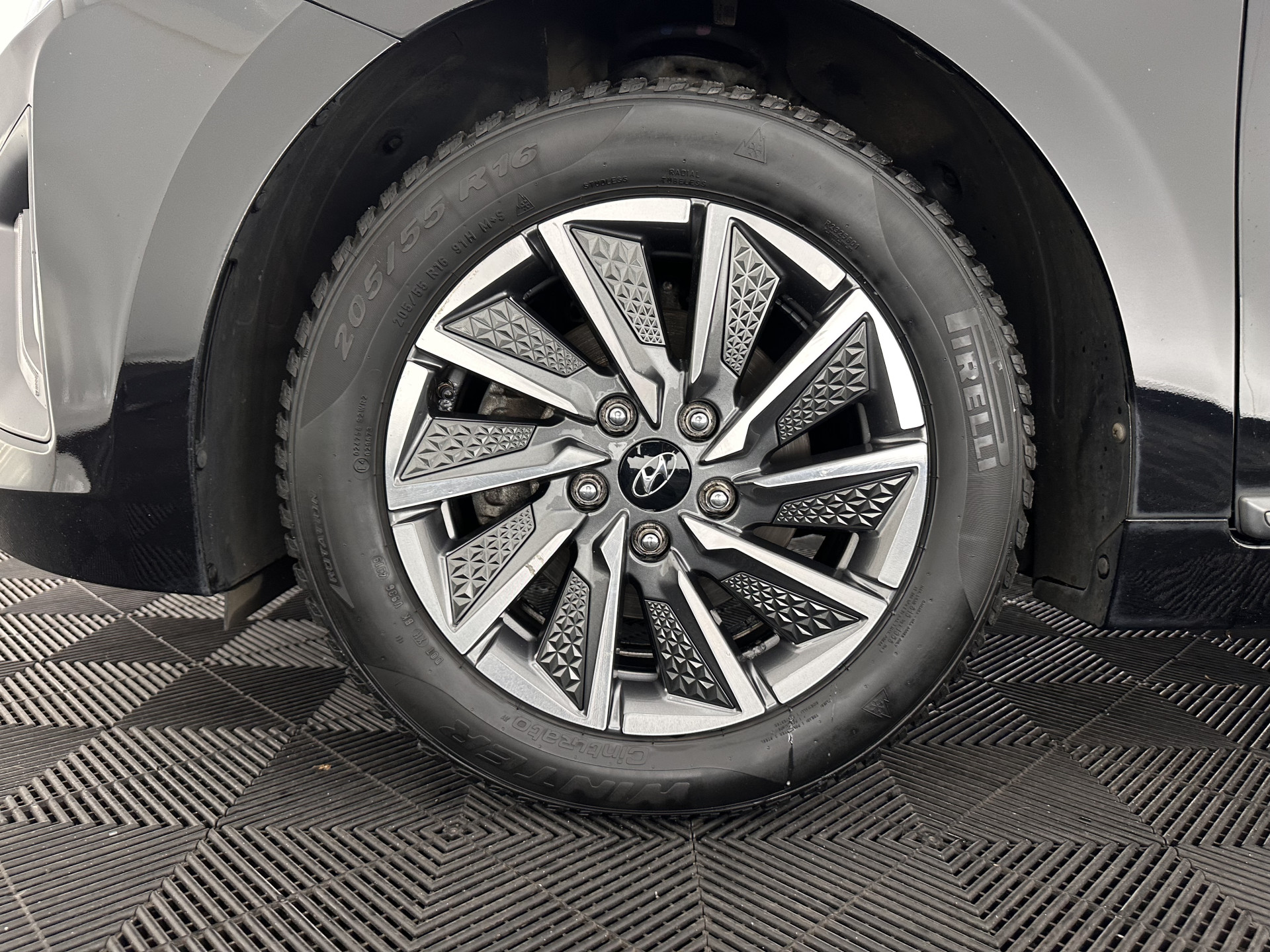 Hyundai IONIQ Comfort EV 38 kWh {SOH-100%} (INCL-BTW) *FULL-LED | ADAPTIVE-CRUISE | CAMERA | KEYLESS | DAB+ | NAVI-FULLMAP | HEATED-COMFORTSEATS | PRIVACYGLASS | ECC | AMBIENTLIGHT | DIGI-COCKPIT | SHIFTPADDLES | LANE-ASSIST | PDC | .