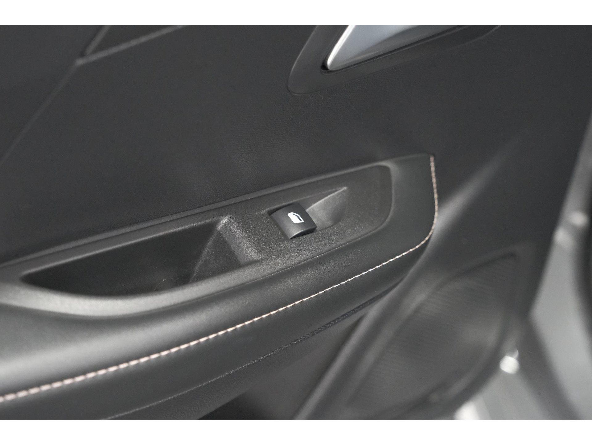 Peugeot 208 Hybrid 110 e-DCS6 Allure | Stoelverwarming | Apple Carplay | Parkeersensoren