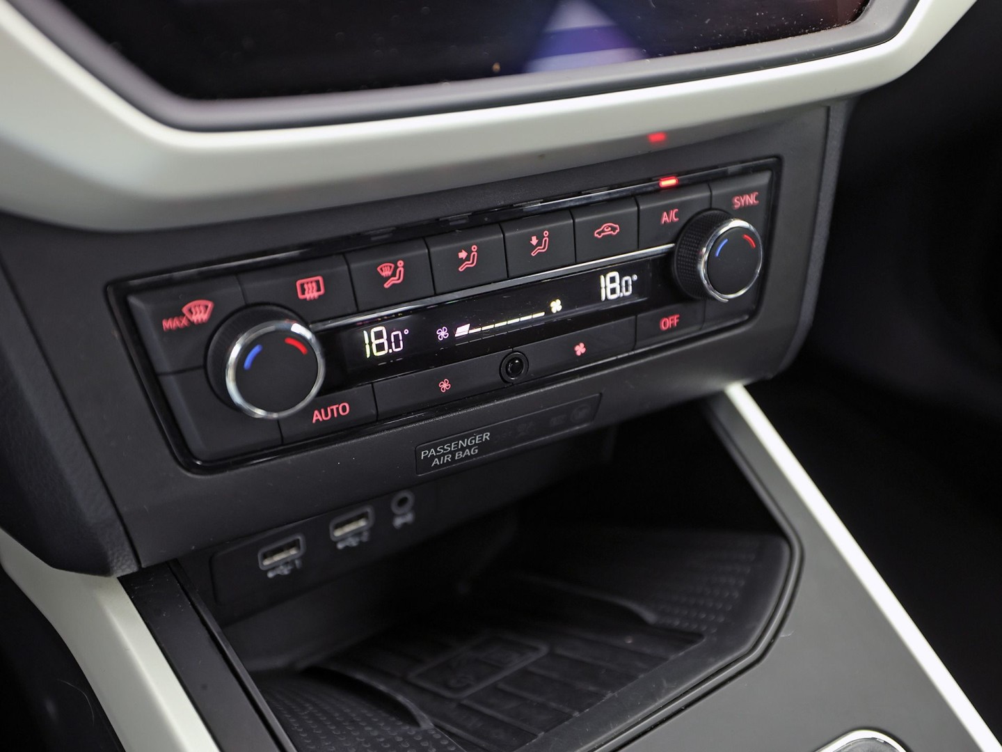 SEAT Arona 1.0 TSI Sport (APPLE CARPLAY, GROOT NAVI, CLIMATE, ZWART HEMEL, SPORTSTOELEN, PARKEERSENSOREN, ELEK PAKKET, CRUISE, NIEUWSTAAT)