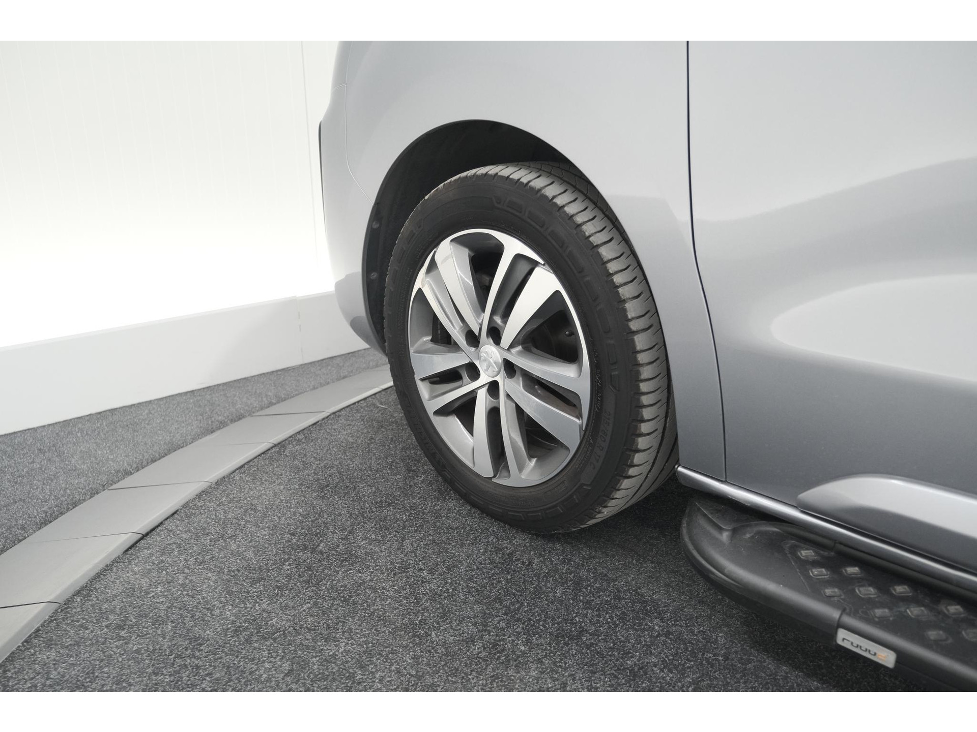 Peugeot Expert 2.0 BlueHDI 180 Automaat Standard Premium | Standkachel | Trekhaak | Head-Up Display | Camera | Apple Carplay | Laadruimte Betimmering