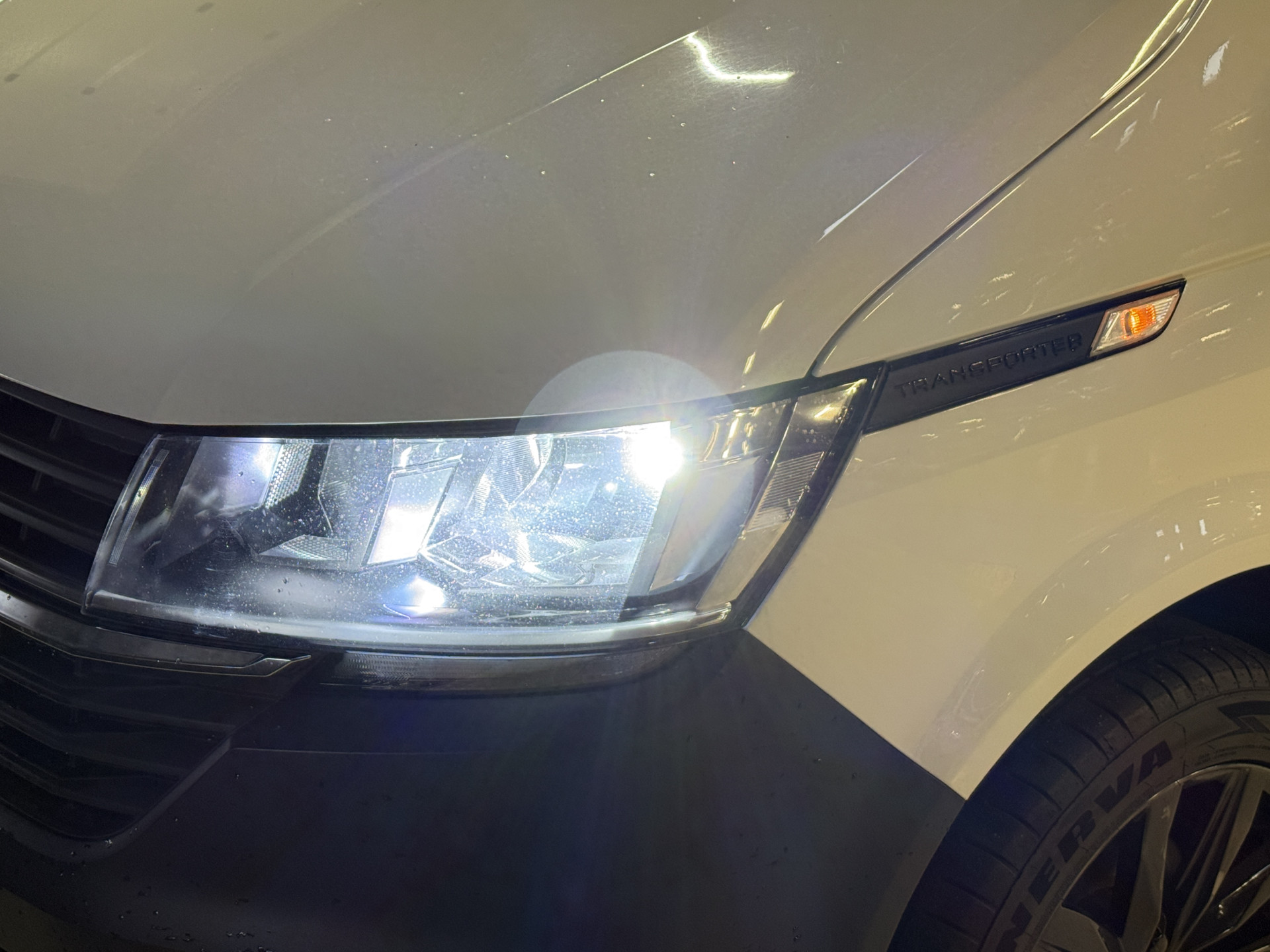 Volkswagen Transporter 2.0 TDI L2H1 30 DC Highline | Origineel NL | Apple carplay  | Camera | Trekhaak |