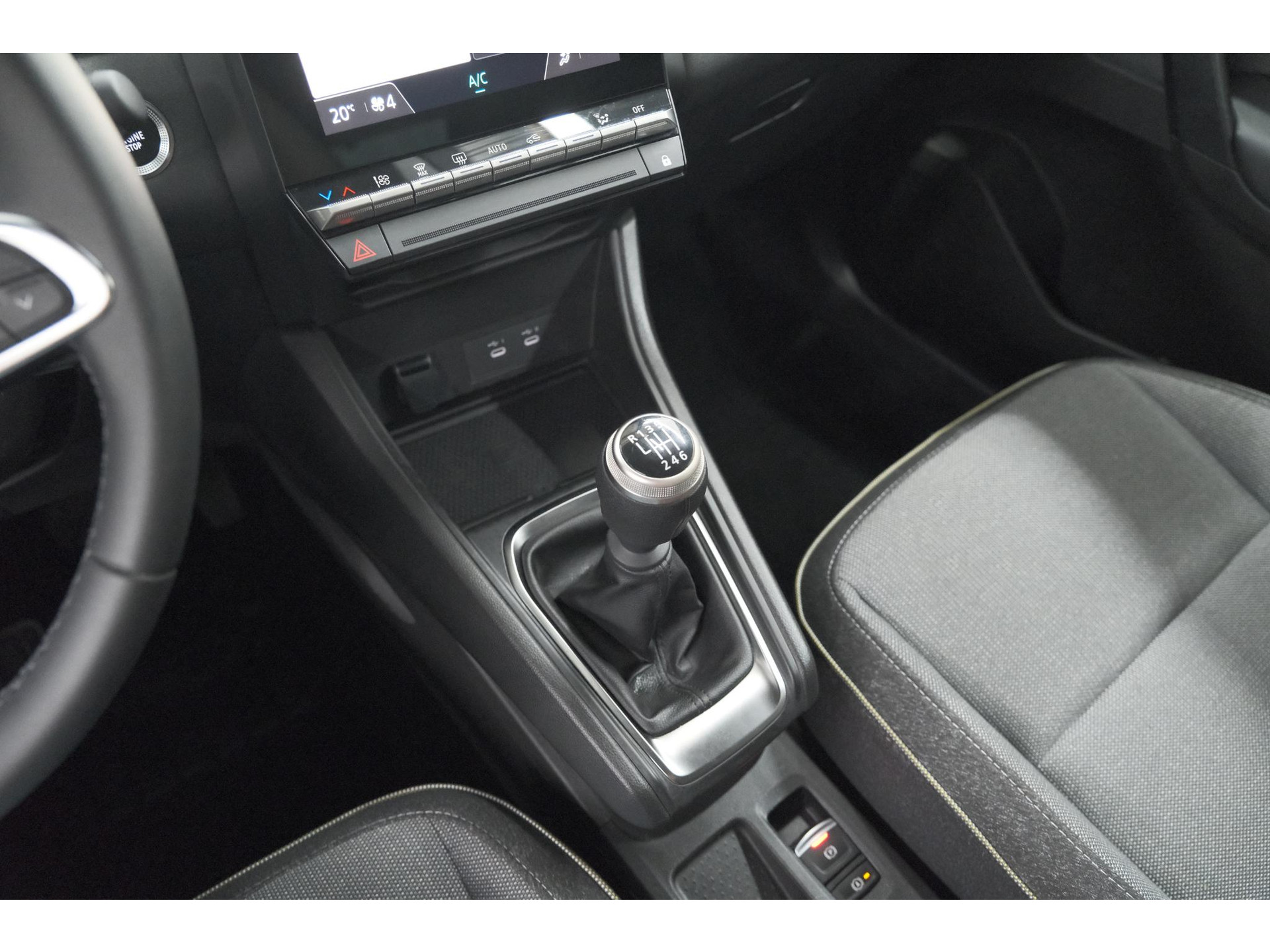 Renault Captur TCe 90 Techno | Nieuw Model | Camera | Navigatie | Apple Carplay | Pack Full Screen | 18 Inch Lichtmetalen Velgen