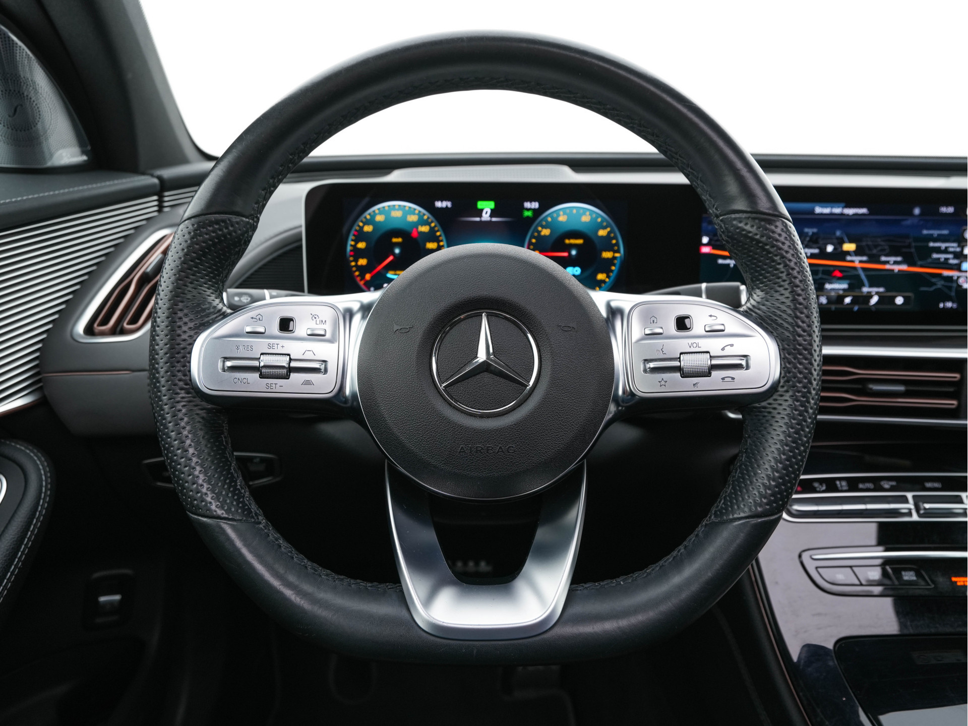 Mercedes-Benz EQC 400 4MATIC AMG-Pack Premium Plus 80 kWh (3-Fase) {SOH-94%} (INCL-BTW) *PANO | WIDESCREEN | HEAD-UP | DISTRONIC | MULTI-BEAM | BURMESTER-AUDIO | MEMORY-PACK | TOP-VIEW | KEYLESS | LEATHER | SPORT-SEATS | DAB+ | AMBIENT-LIGHT | 20''