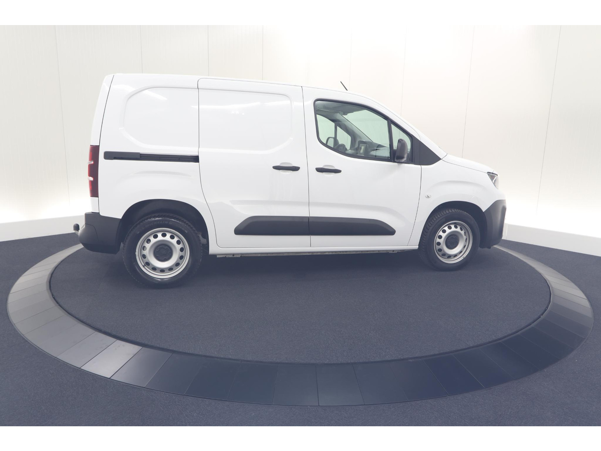 Peugeot Partner 1.5 BlueHDi 100 S&S L1 | Trekhaak | Laadruimte Pakket | Allseason Banden | Cruise Control