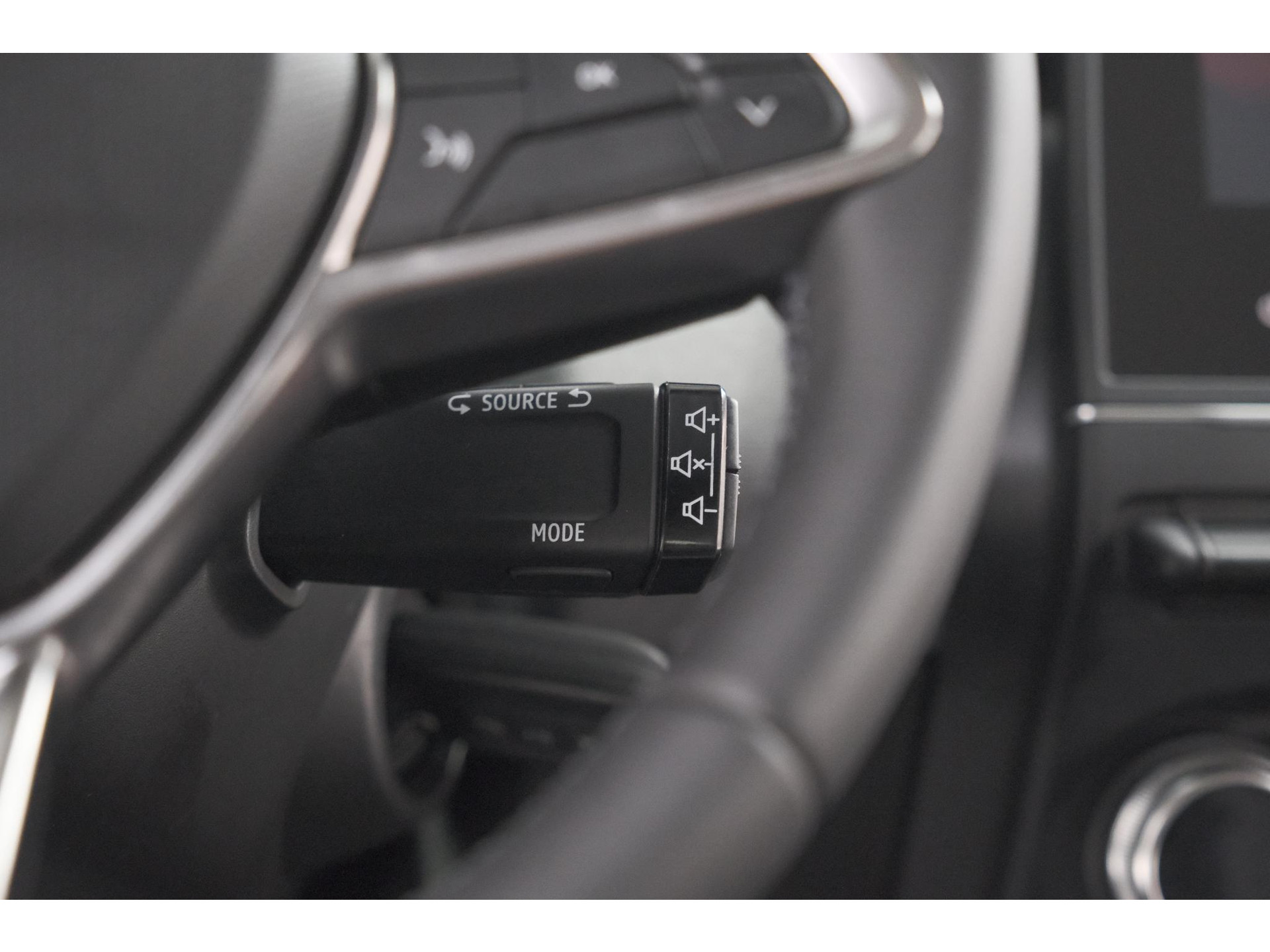 Renault Clio 1.6 E-Tech Full Hybrid 145 Evolution Holland Edition | Apple Carplay | Parkeersensoren | LED | Cruise Control