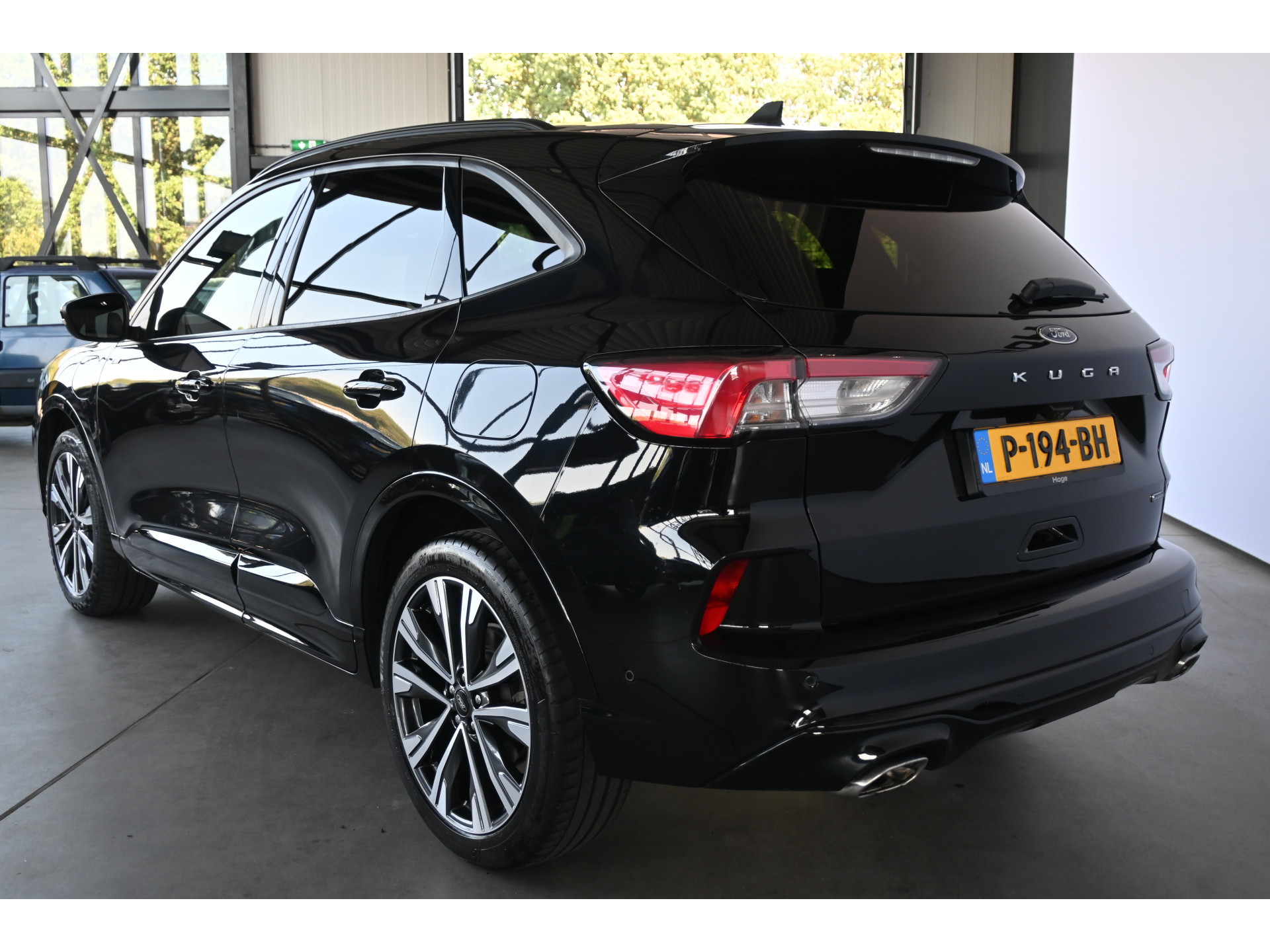 Ford Kuga 2.5 PHEV Vignale Automaat Navigatie Stoelverwarming Head Up! LED Camera Rijklaarprijs! Inruil Mogelijk!