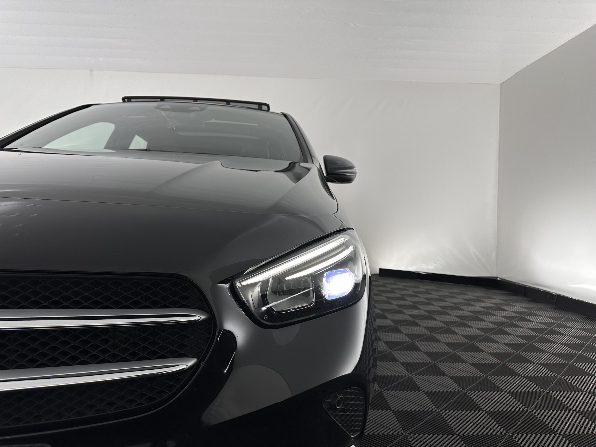 Mercedes-Benz B-klasse 180d Launch Edition Premium Plus (INCL-BTW) Aut. *PANO | LEATHER-MICROFIBRE | KEYLESS |  FULL-LED | WIDESCREEN-DIGI-COCKPIT | CAMERA | COMFORTSEATS | NAVI-FULLMAP | ECC | CARPLAY | PDC | CRUISE | 17''ALU*