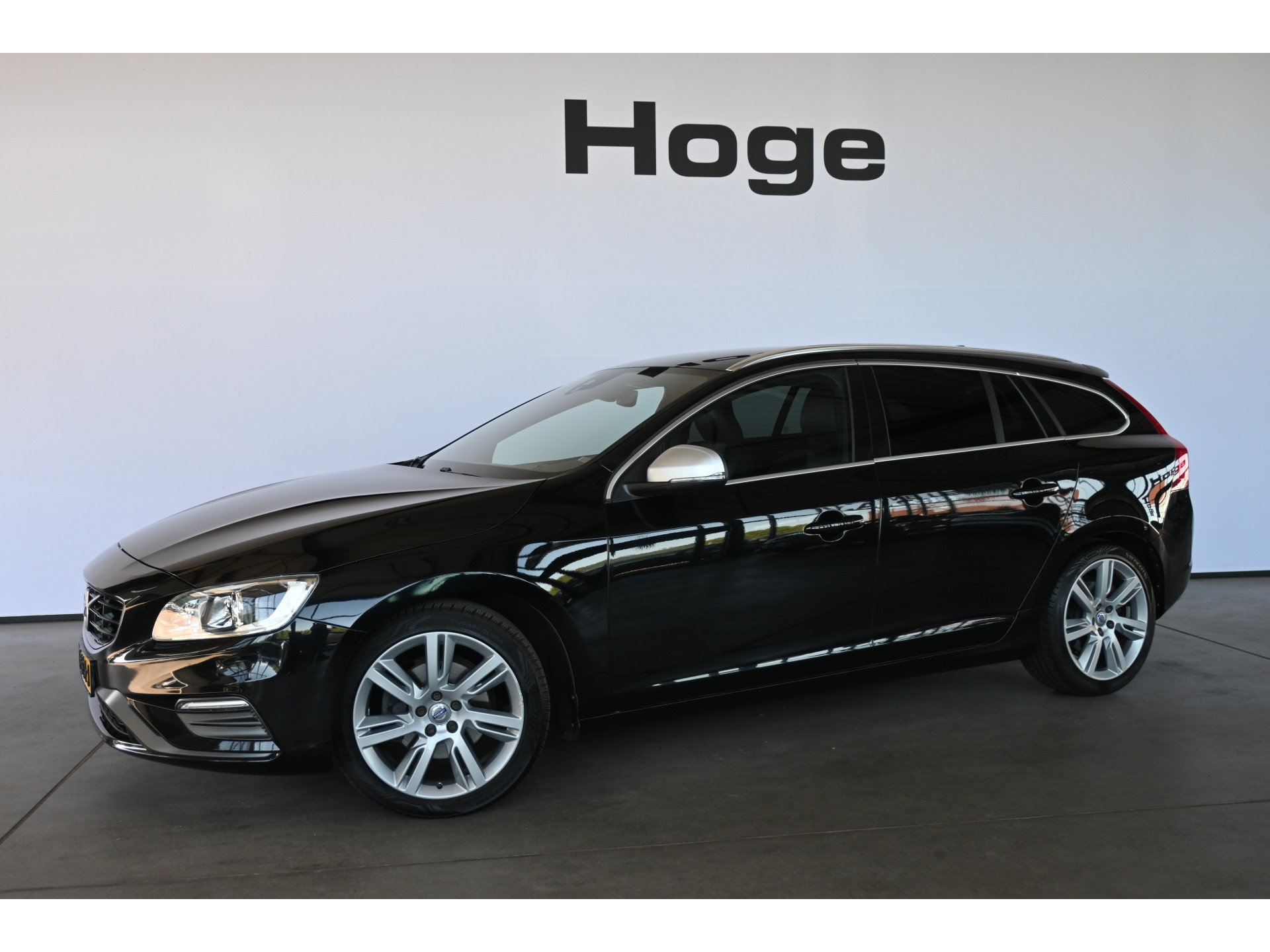 Volvo V60 2.0 D3 Nordic R-Design Automaat Clima Trekhaak Navigatie Cruise control Inruil Mogelijk!