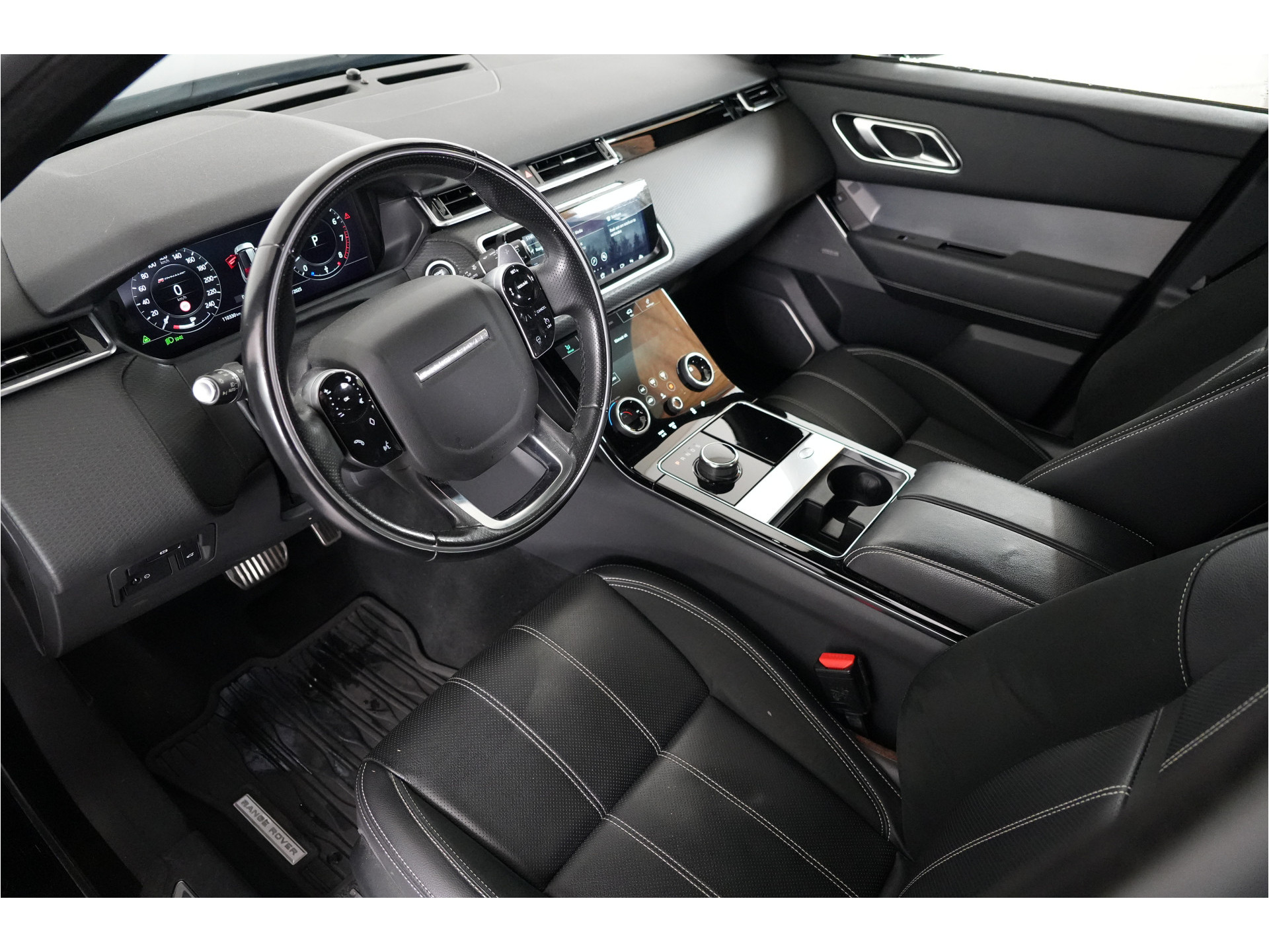 Land Rover Range Rover Velar 2.0 I4 Turbo 300 pk AWD R-Dynamic SE | Pano | Trekhaak | El. Stl. verst. | Massage | Leder | Inparkeer |e | Stl. verw. |