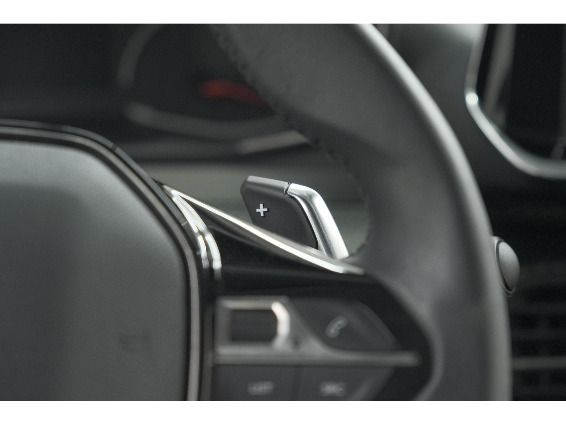 Peugeot 2008 PureTech 130 EAT8 Active | Parkeersensoren | Navigatie | Apple Carplay