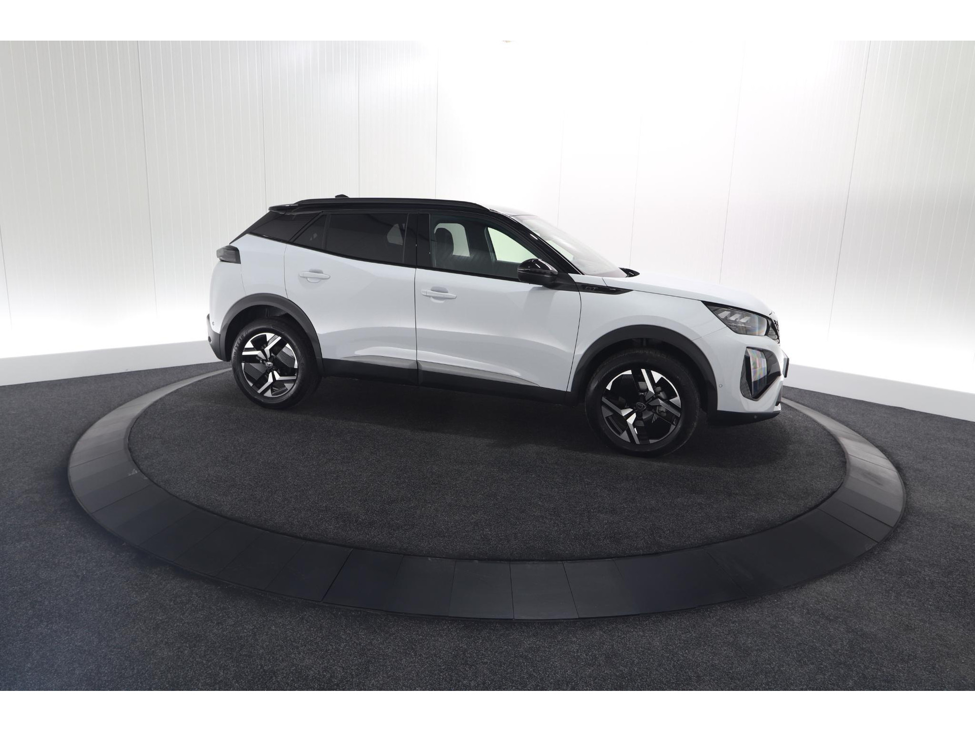 Peugeot 2008 PureTech 130 EAT8 GT | 360 Camera | Stoelmassage | Adaptieve Cruise Control | Dodehoekdetectie