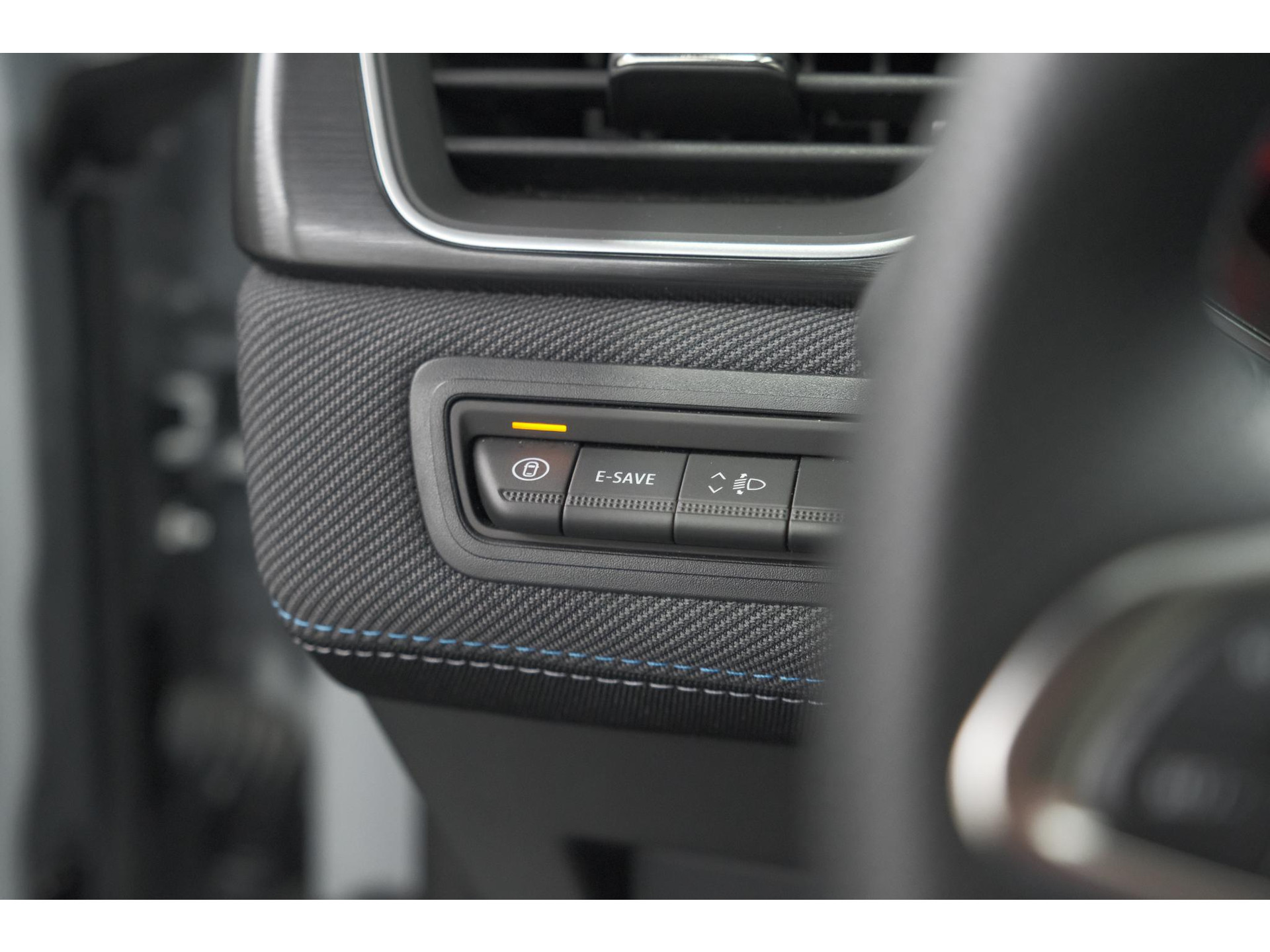 Renault Captur 1.8 E-Tech full hybrid 160 esprit Alpine | 360 Camera | Adaptieve Cruise Control | Dodehoekdetectie | Stuurwielverwarming
