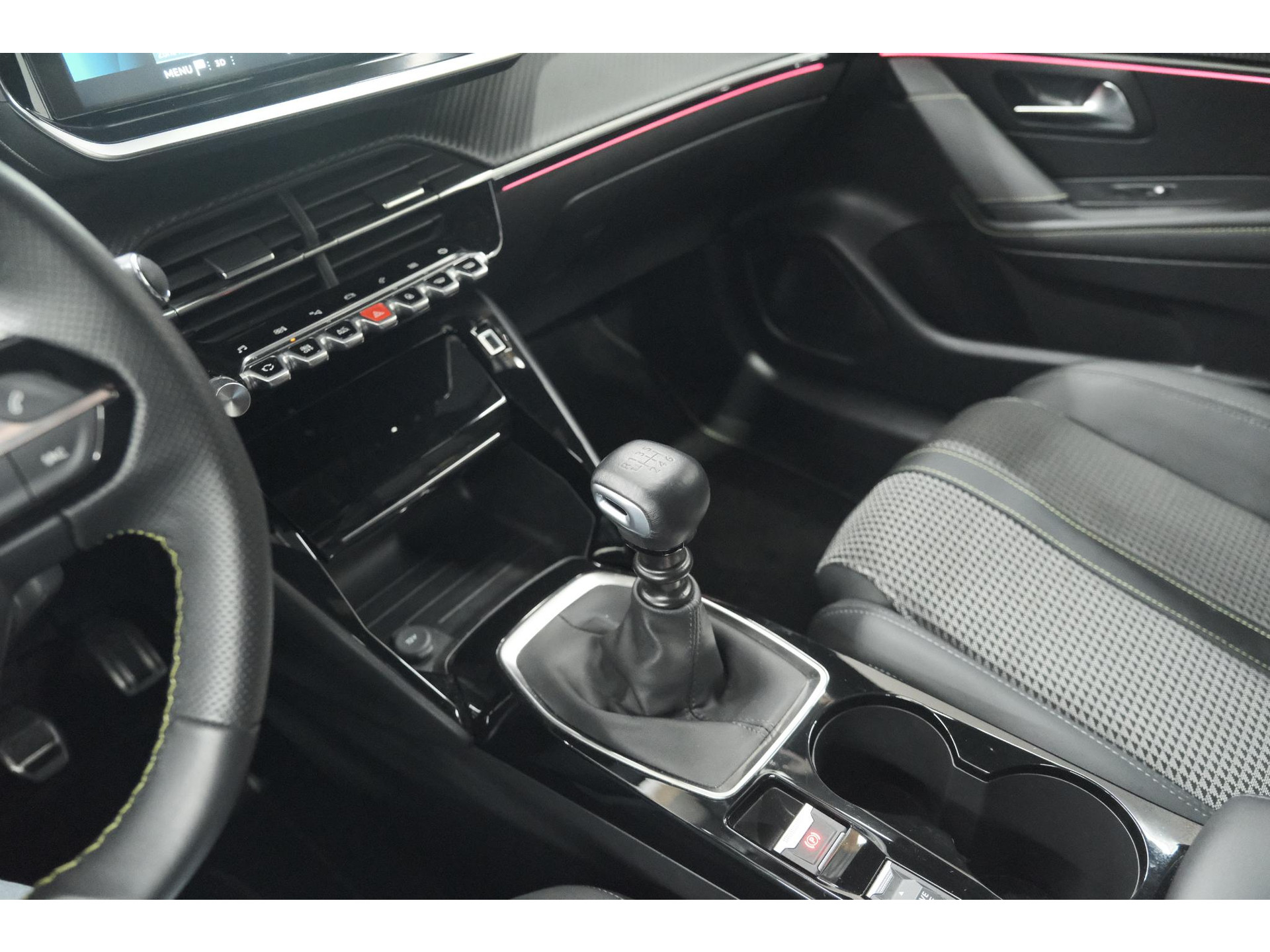 Peugeot 208 PureTech 100 GT | Camera | Navigatie | Sfeerverlichting | Apple Carplay | Parkeersensoren
