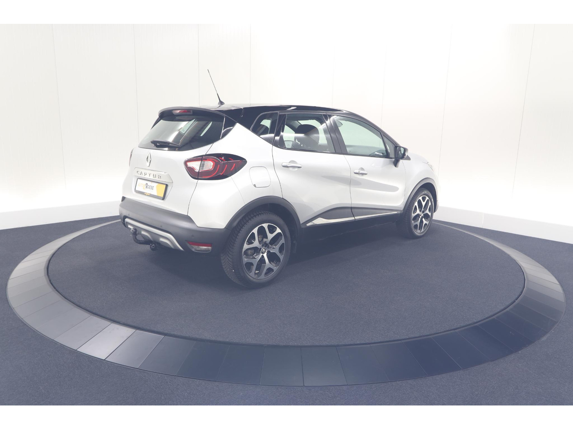Renault Captur TCe 90 Intens | Trekhaak | AllSeason banden | Navigatie | Parkeersensoren