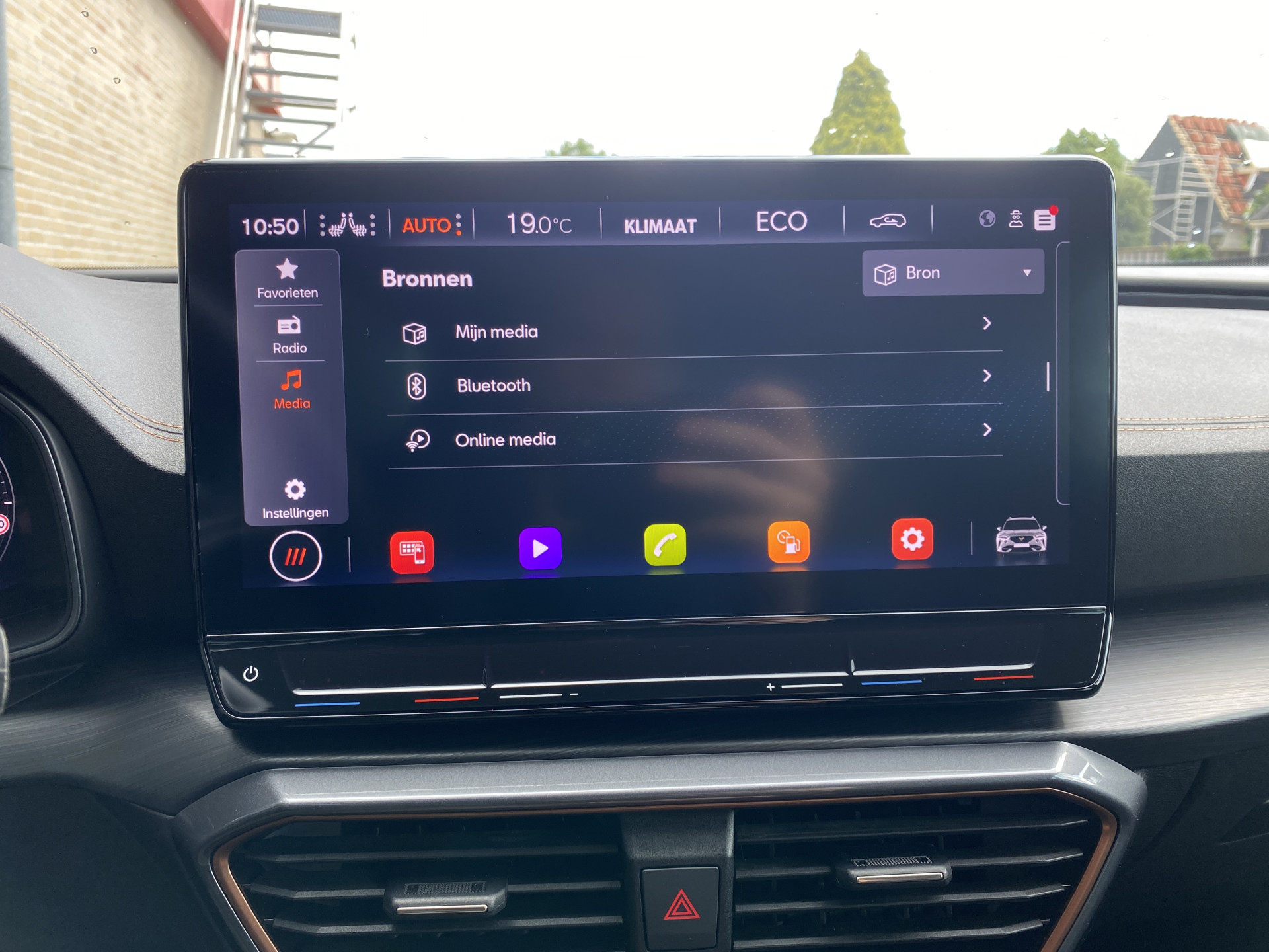 CUPRA Formentor 1.4 e-Hybrid Business 204 pk AUT. | 1e eigenaar | dealer onderh. | SOH 97% | navigatie | memory stoel | camera | stoel/stuurvw.