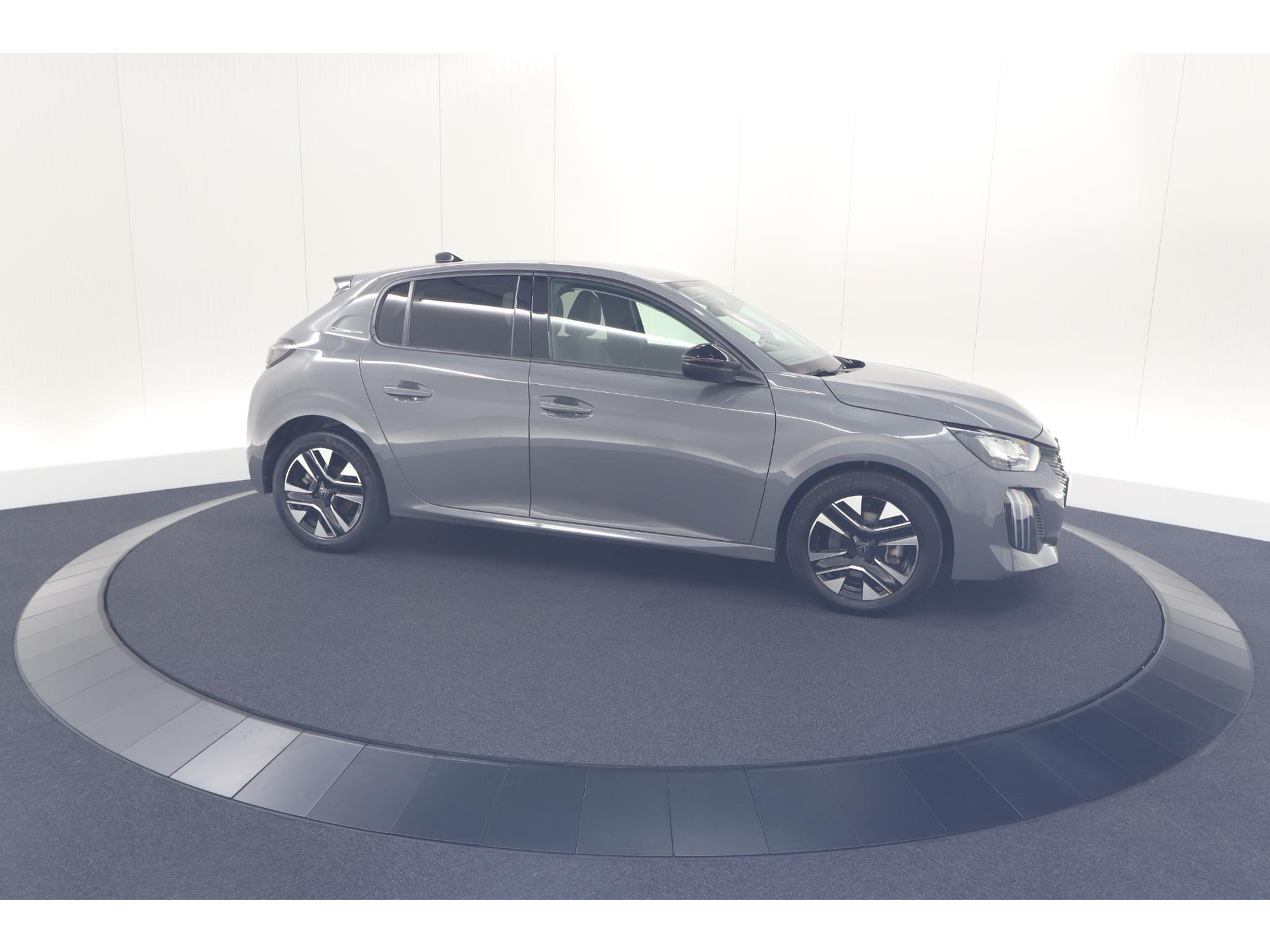 Peugeot 208 PureTech 100 Allure | Gris Selenium | Apple Carplay | Parkeersensoren | Climate Control