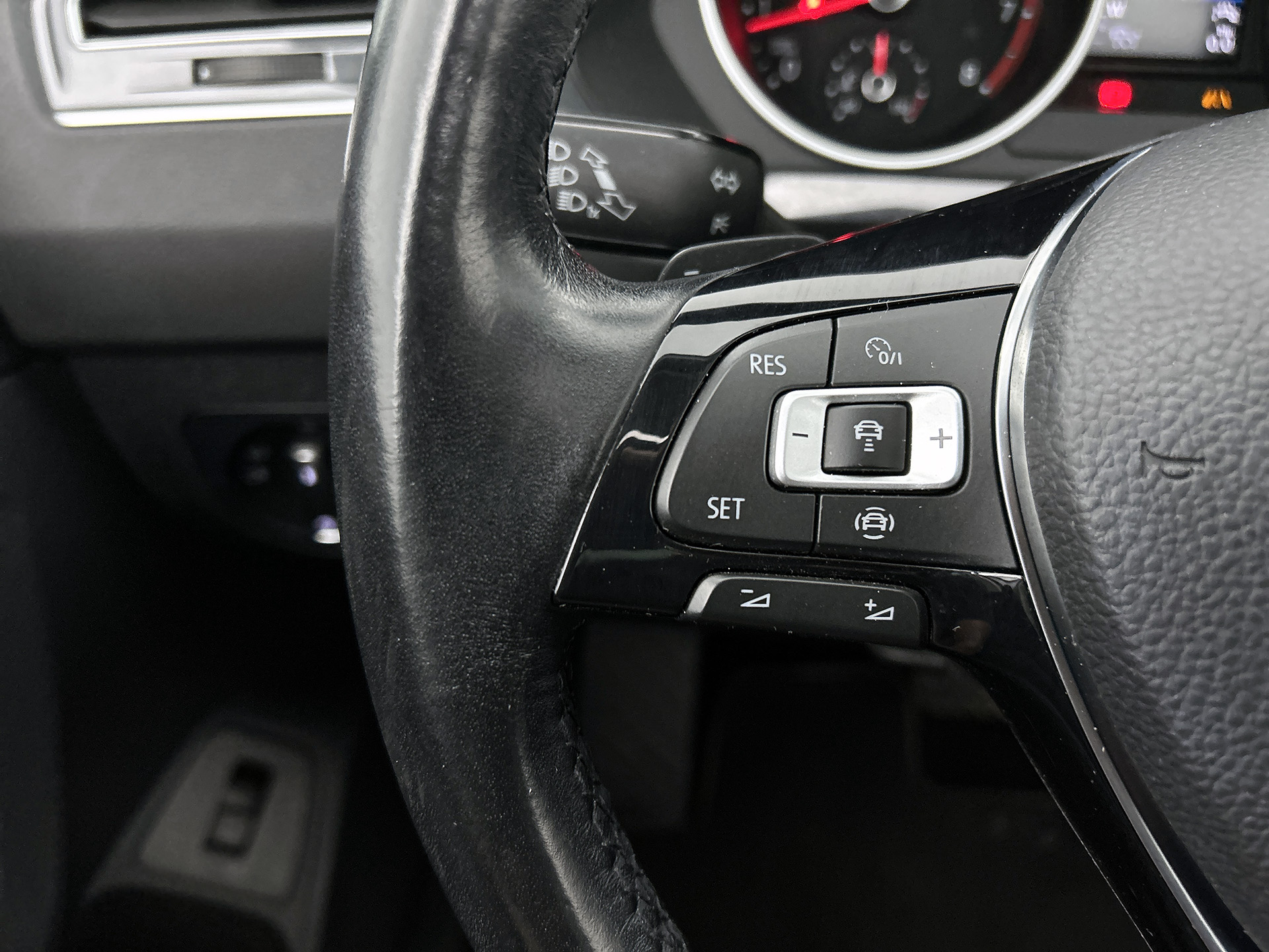Volkswagen Tiguan 2.0 TSI 4Motion Highline Business R | PANORAMA | HEAD UP | ADAPTIVE | ELEKTR. A-KLEP | STOELVERW. | NAVI |