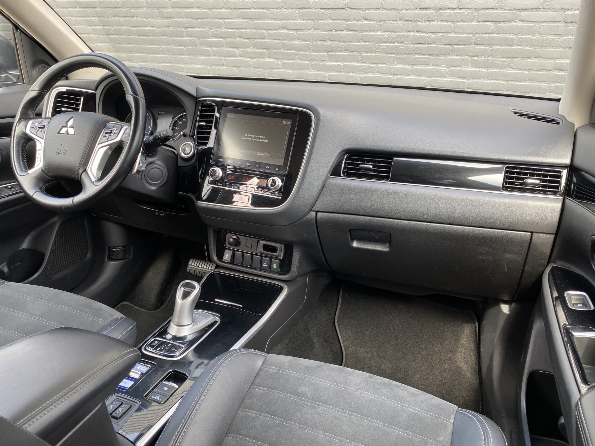 Mitsubishi Outlander 2.4 PHEV Intense+ 4WD 225 pk AUT. | 1e eigenaar | navigatie | trekhaak | elektr. v. stoel | carplay | alcantara