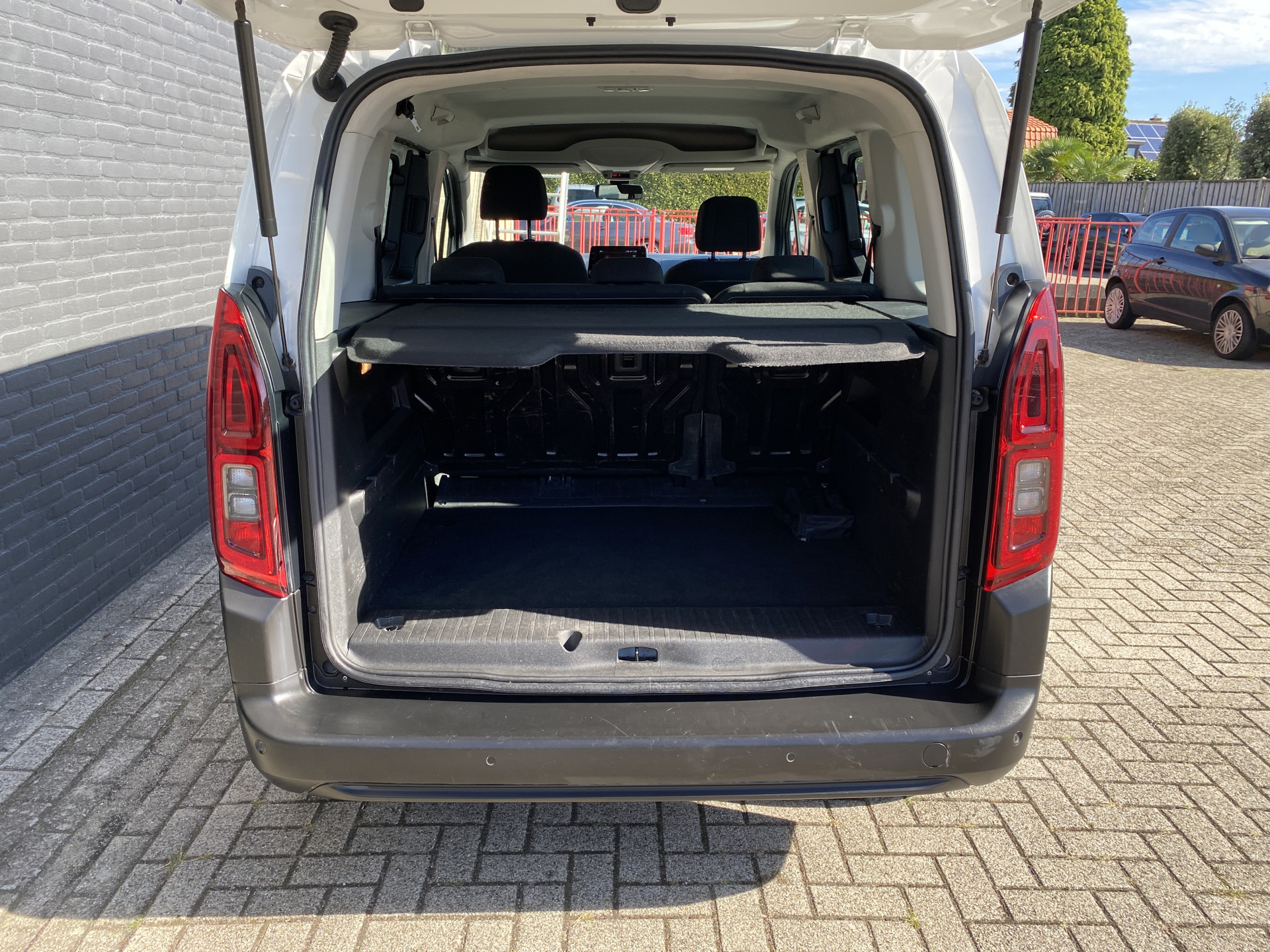 Citroën Berlingo 1.2 PureTech Feel | dealer onderh. | navigatie | cruise control | airco | parkeersensoren | all season banden