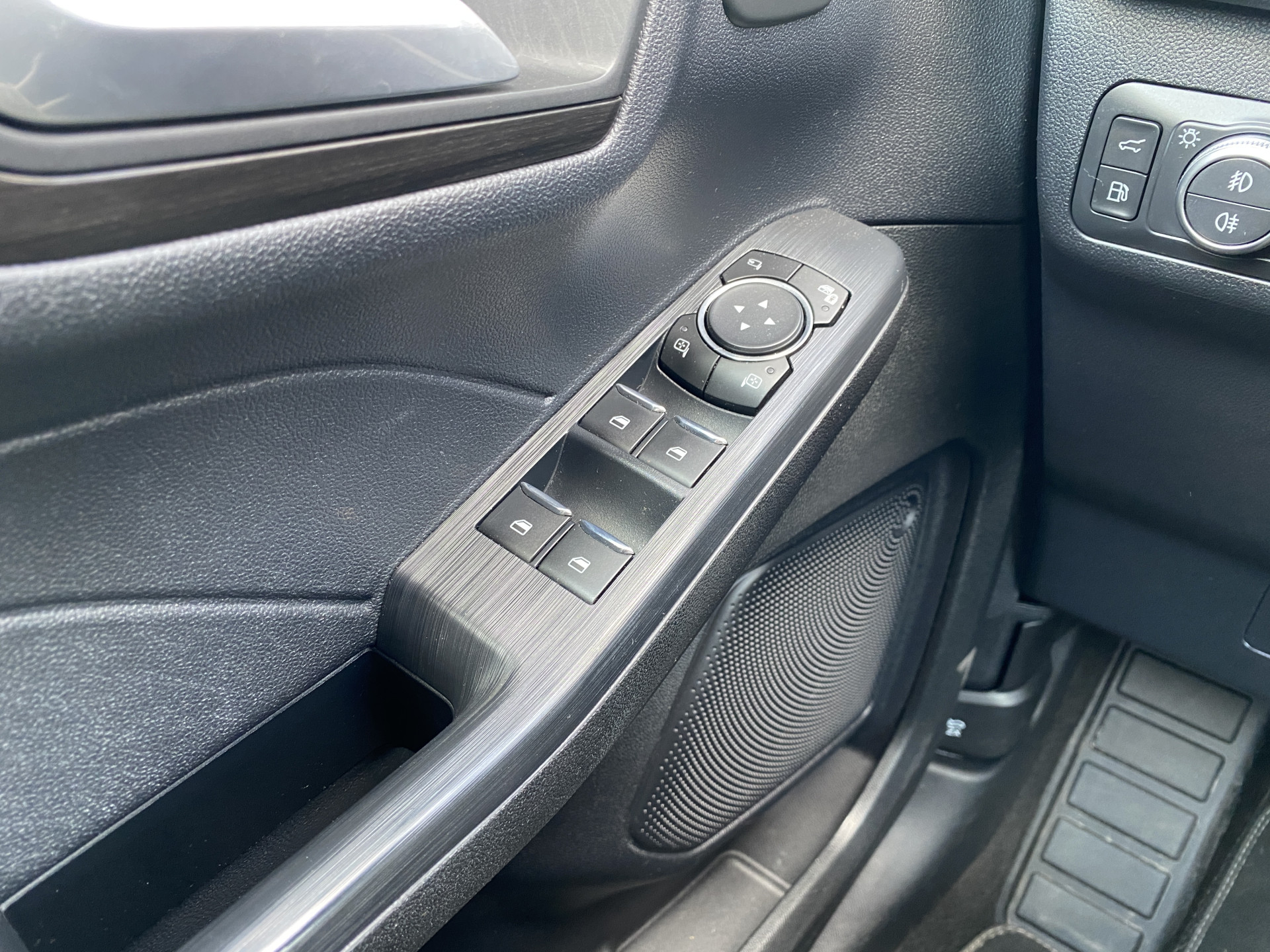 Ford Kuga 2.5 PHEV Vignale 225 pk | dealer onderh. | panoramadak | leder interieur | elektr. v. stoelen | navigatie | B&O audio