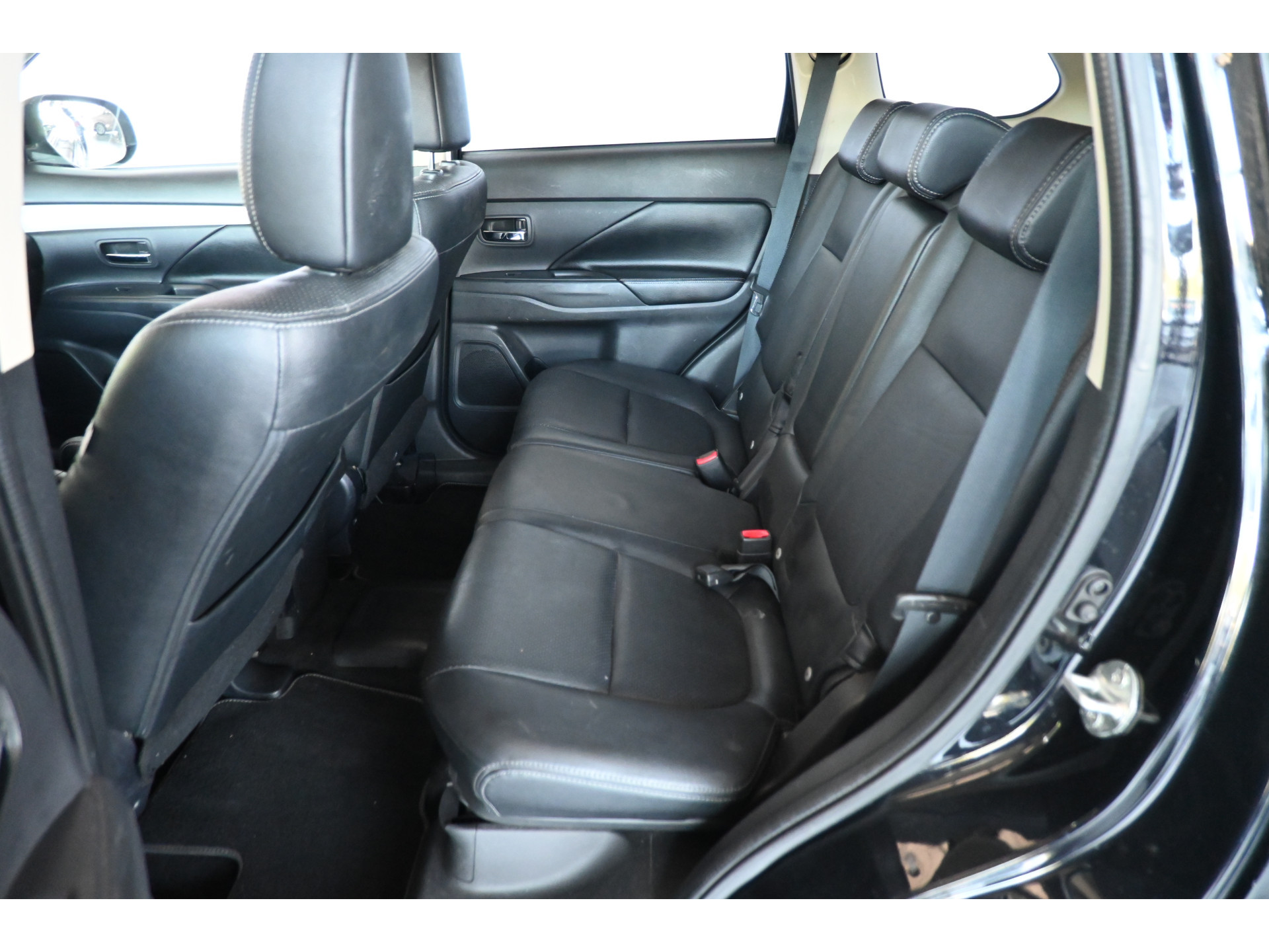 Mitsubishi Outlander 2.0 PHEV Automaat Limited Edition X-Line Navigatie Leder Trekhaak Schuifdak Rijklaarprijs! Inruil Mogelijk!