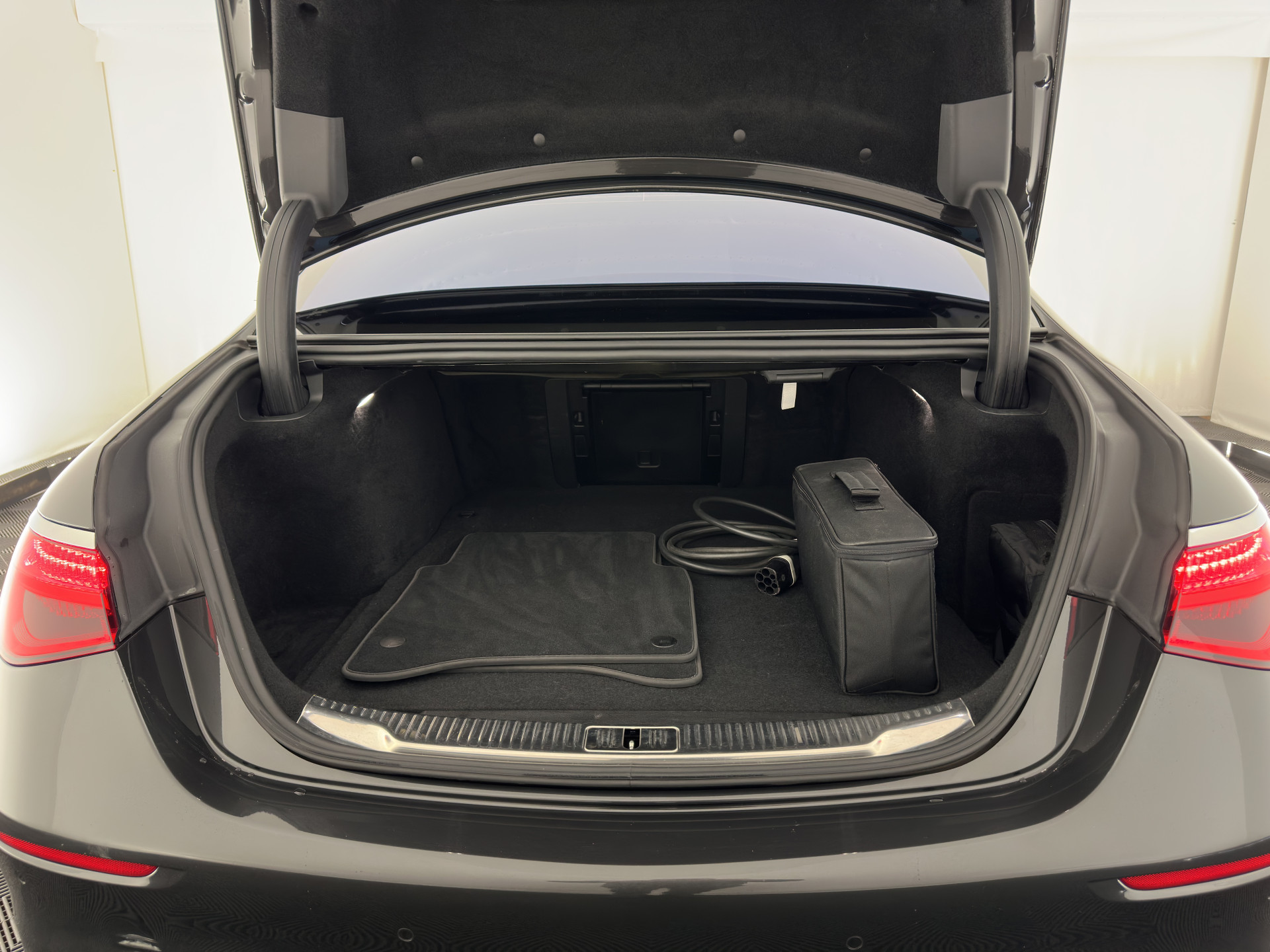 Mercedes-Benz S-klasse 580 e 4MATIC Lang [ Plug-In ] (INCL-BTW) Aut. *PANO | NAVI-FULLMAP | DISTRONIC | BURMESTER-AUDIO | TOP-VIEW | KEYLESS | FULL-LED | DIGITAL-COCKPIT | AMBIENT-LIGHT | HEATED/VENTILATED-SEATS |...*