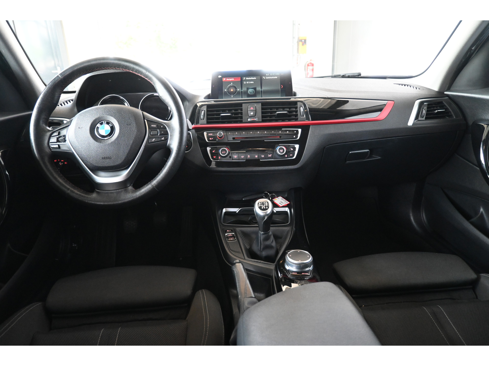 BMW 1-serie 116i Sport Cima Navigatie Pdc Cruise Control LED Stoelverwarming Inruil Mogelijk!