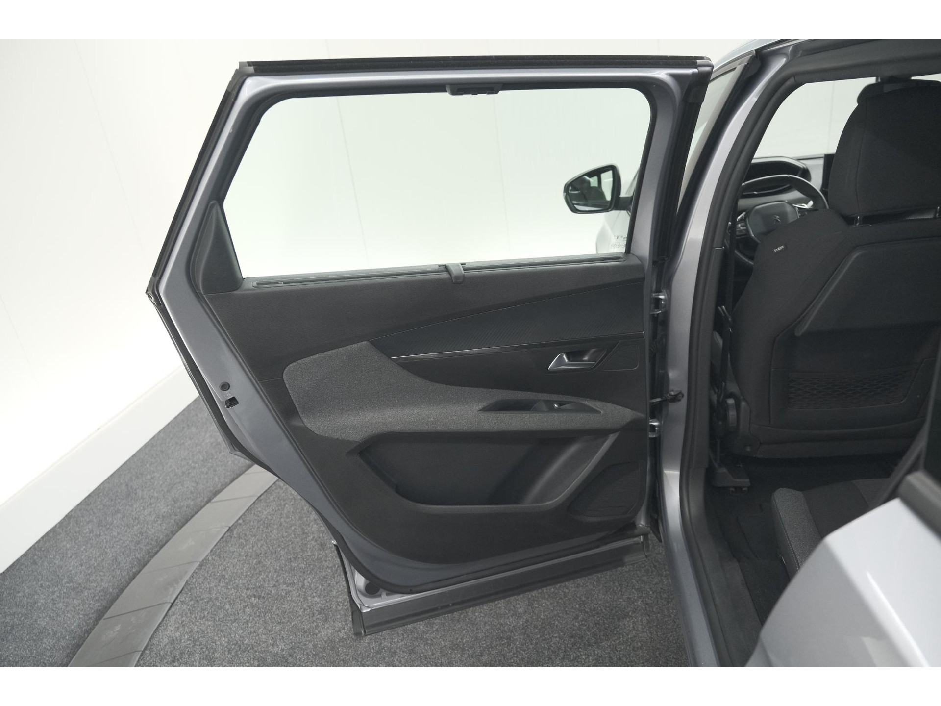 Peugeot 5008 PureTech 130 EAT8 Active Pack | 7 Zitplaatsen | Camera | Apple Carplay | Parkeersensoren