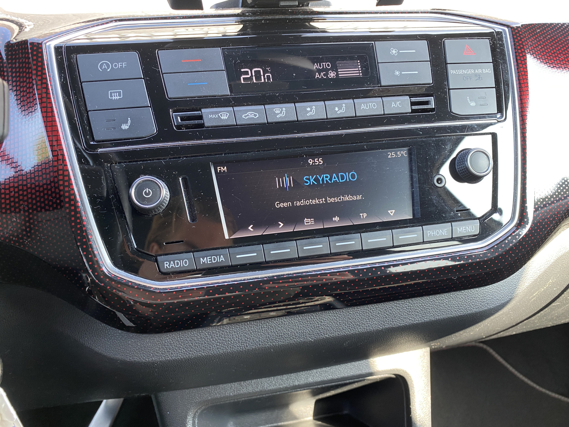 Volkswagen Up! 1.0 TSI GTI 116 pk | 17 inch lichtmetaal | stoelverwarming | climate control | zwart dak-spiegels | NL auto