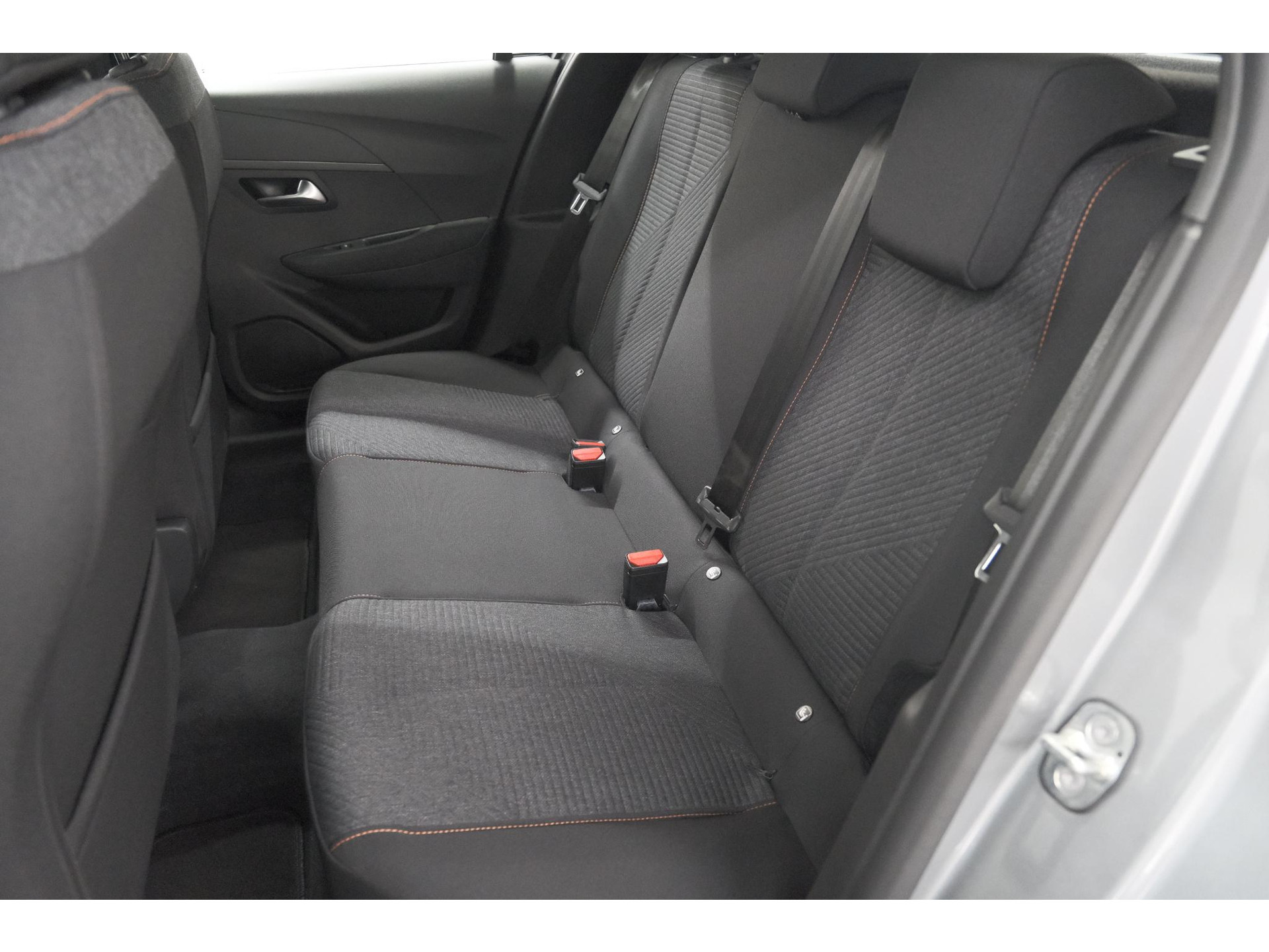 Peugeot 208 1.2 Hybrid 110 e-DCS6 Style | Direct Leverbaar | Apple Carplay | Parkeersensoren
